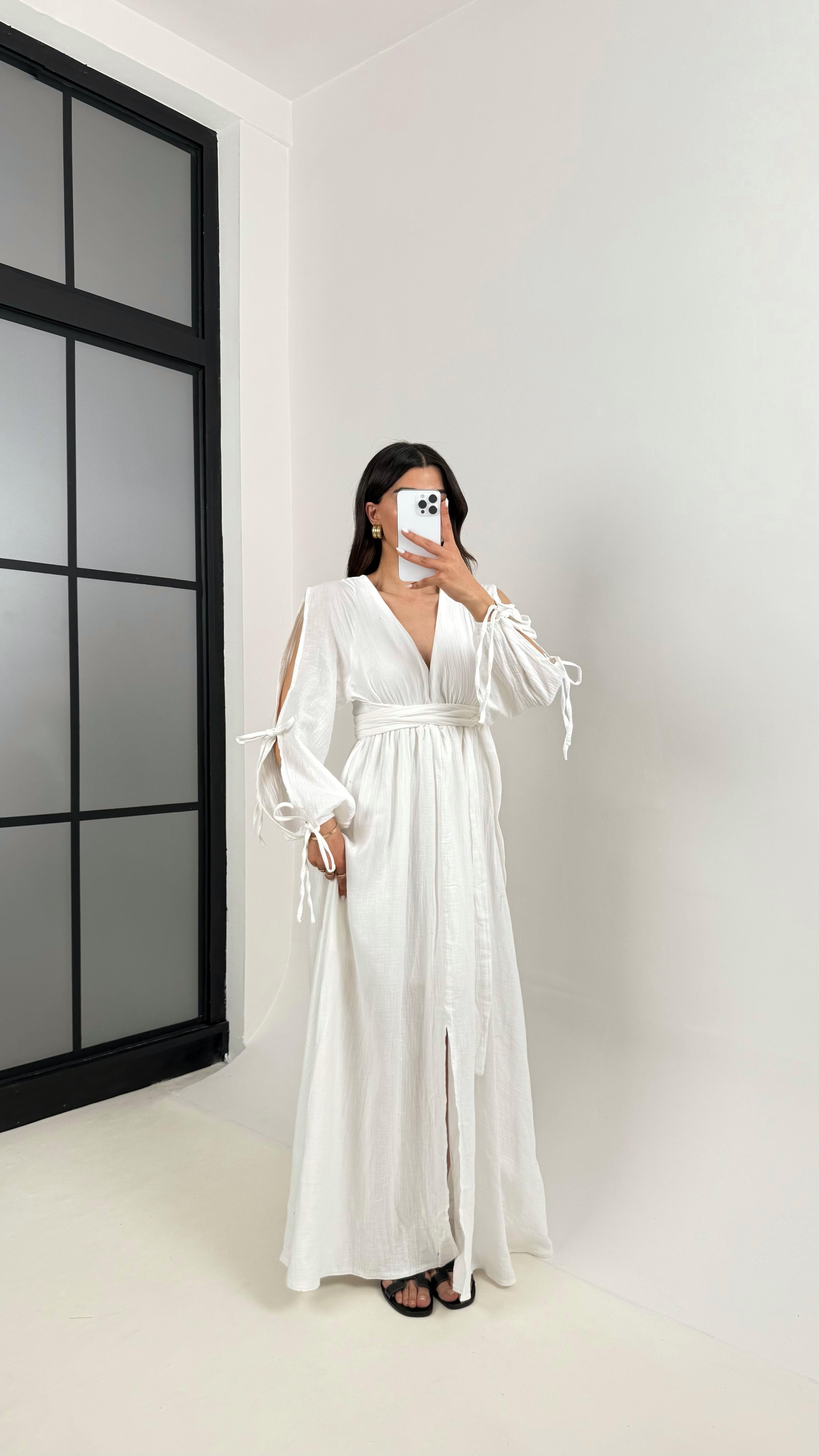 Beyaz V Yaka Yırtmaçlı Kol Bağlama Detaylı Müslin Elbise Gaus00386GausELBİSEGU1001901