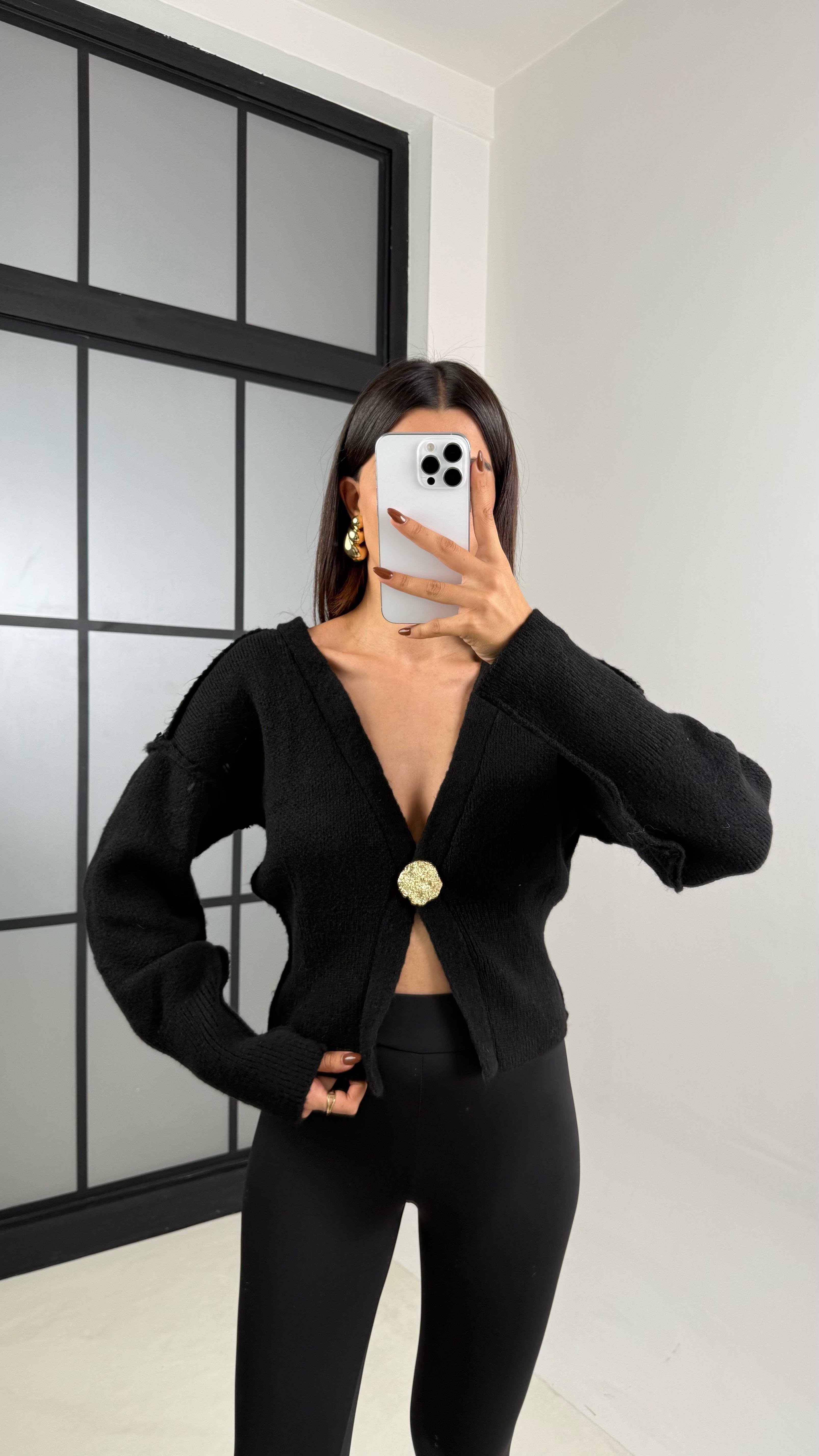 Siyah Gold Düğmeli Ters Dikiş Detaylı Triko Hırka GAUS-00161GAUSHIRKAGAUS-00161