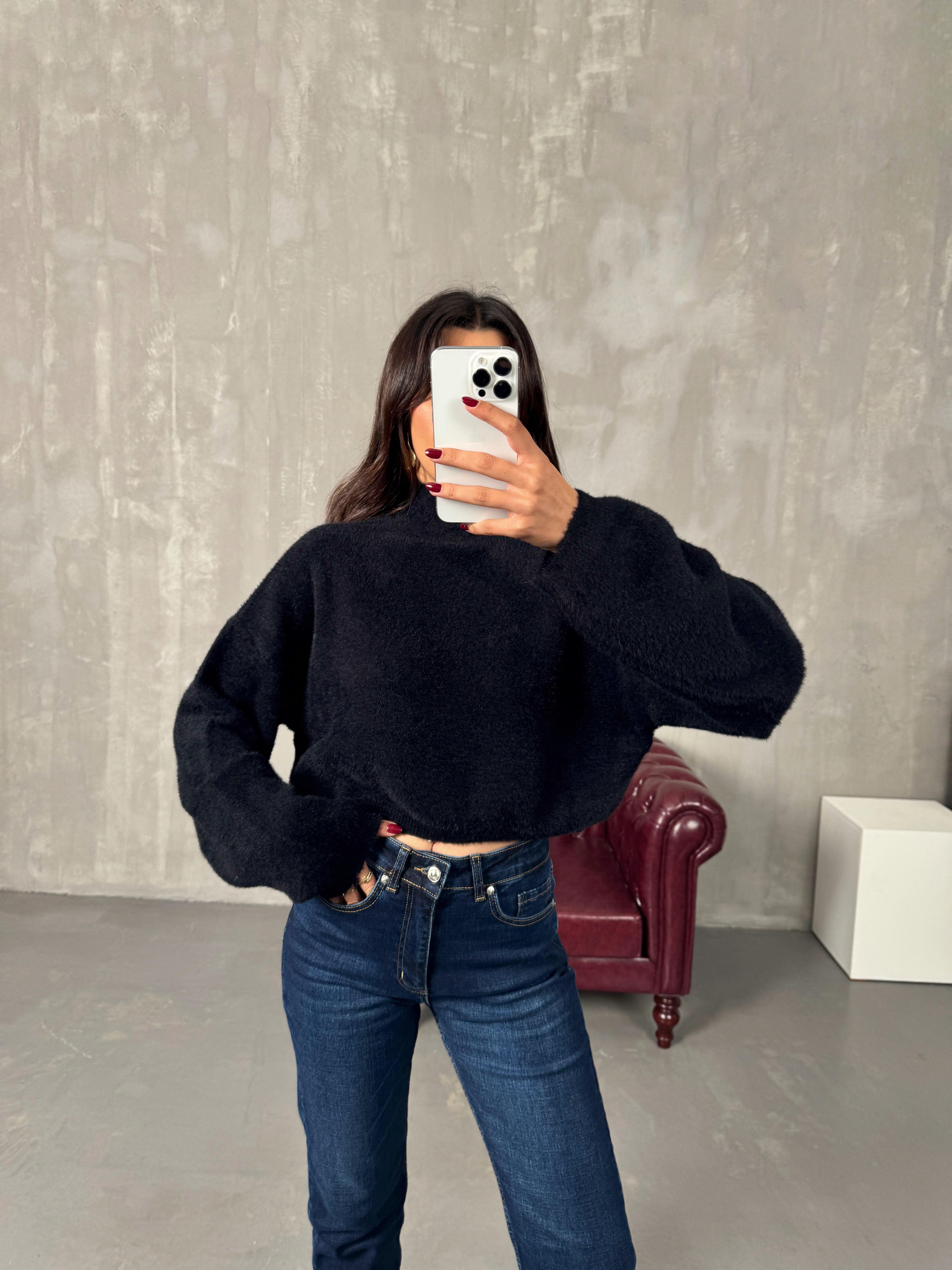 Poke Siyah Yarım Balıkçı Yaka Yumoş Kazak