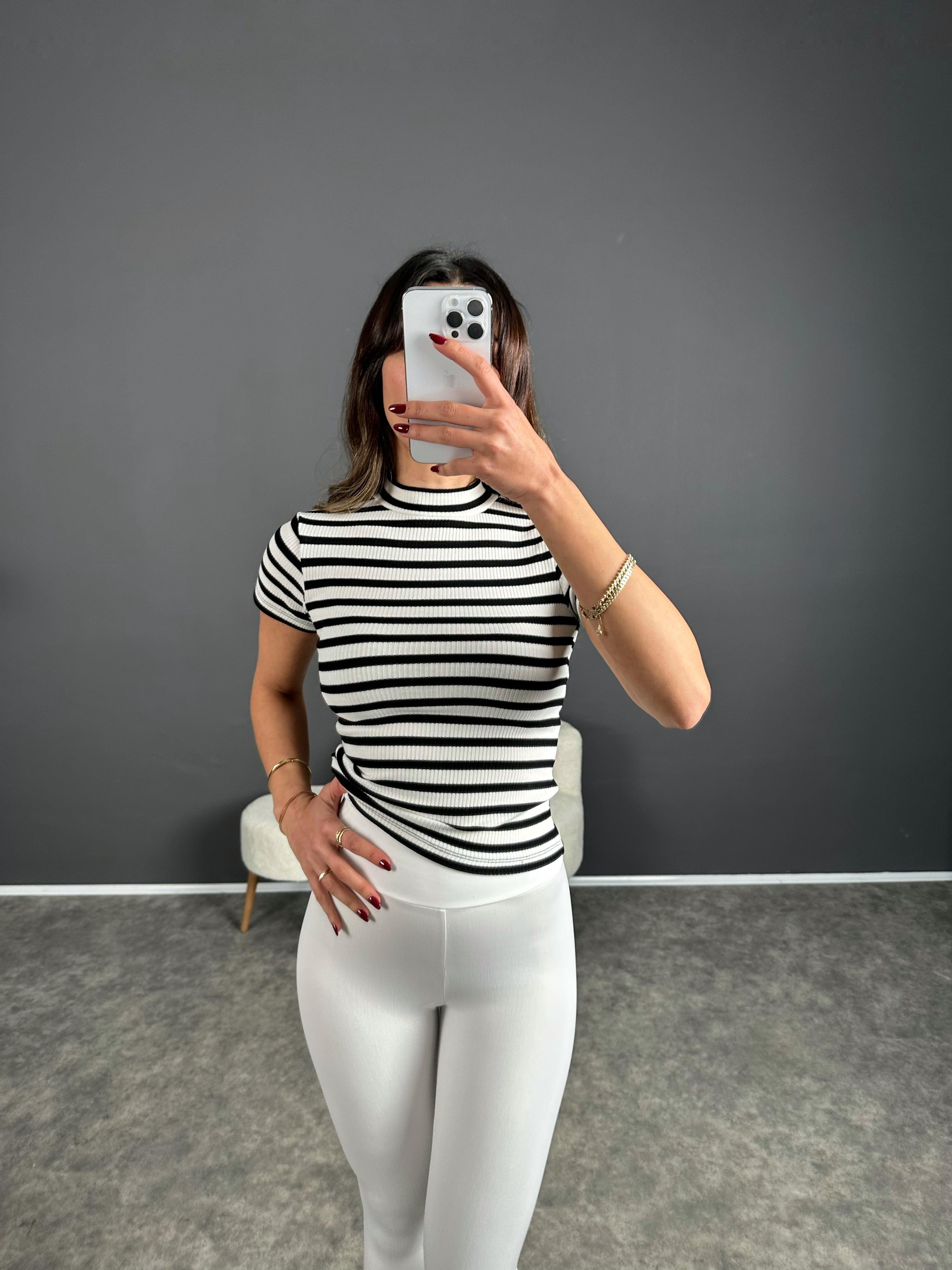 Beyaz Çizgili Balıkçı Yaka Tshirt