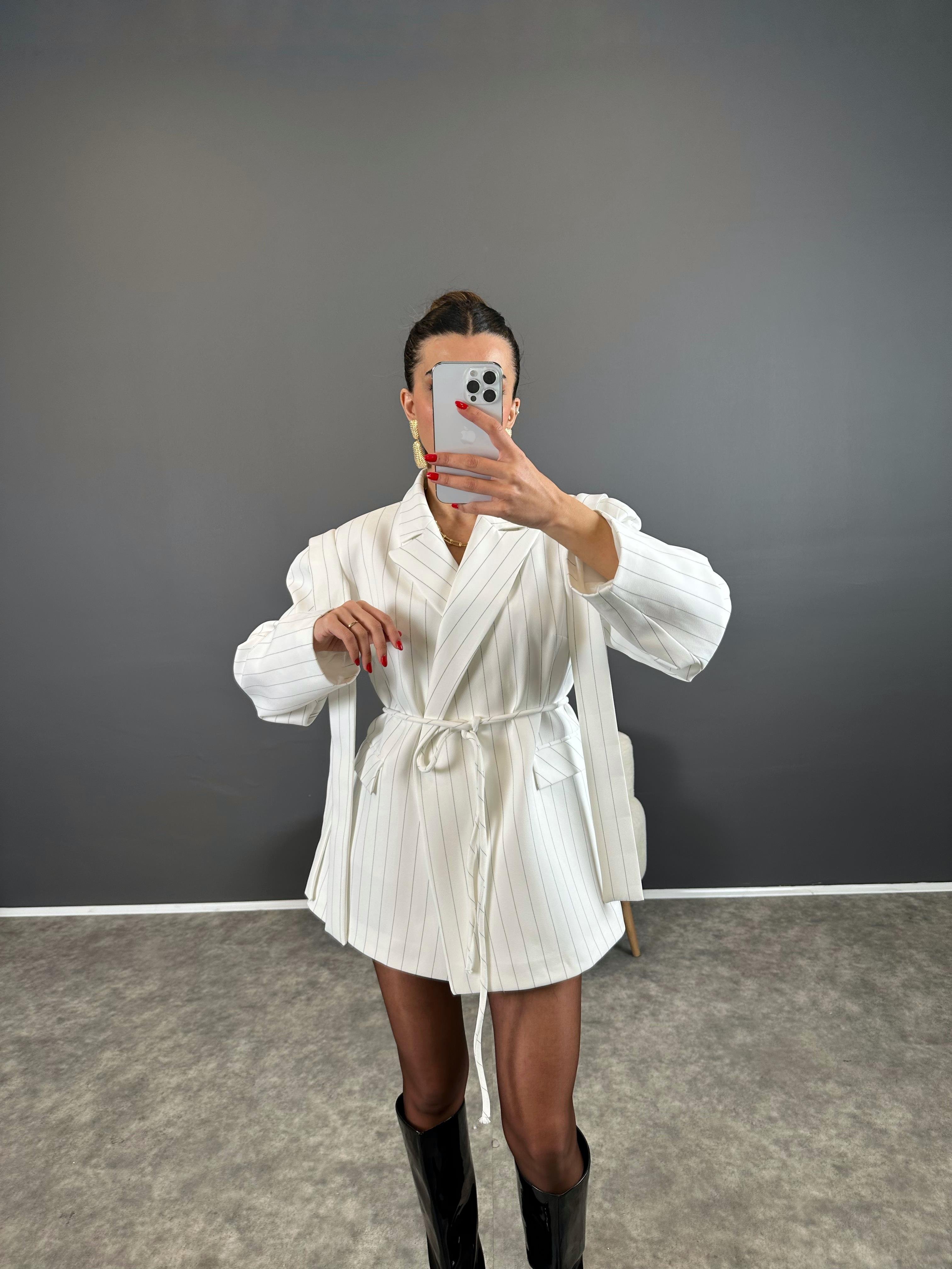 Anis Premium Beyaz Çizgili Bağlamalı Astarlı Blazer Ceket