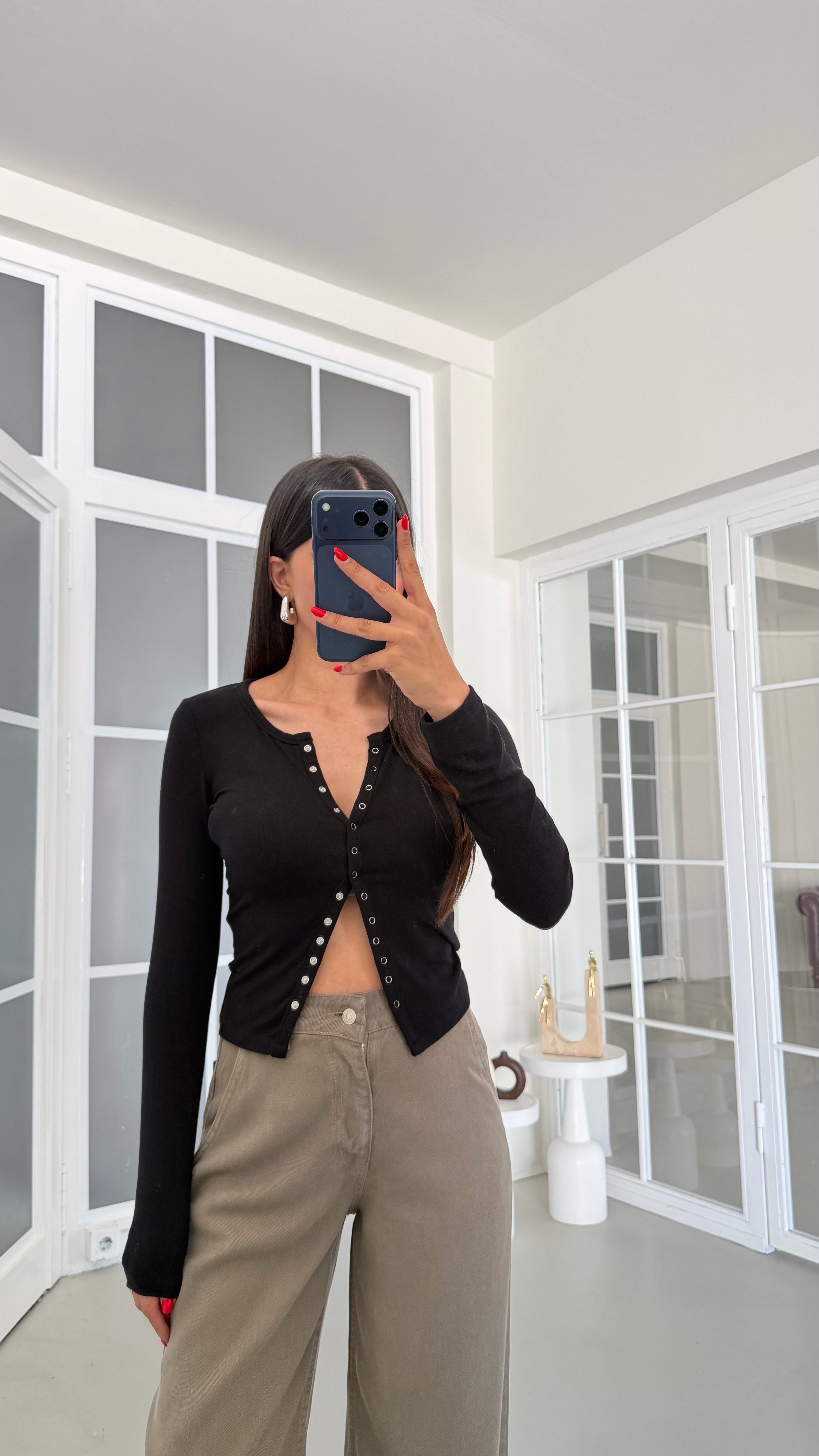 Siyah Çıtçıt Düğmeli Bluz GAUS-01900GAUSBLUZGAUS-01900