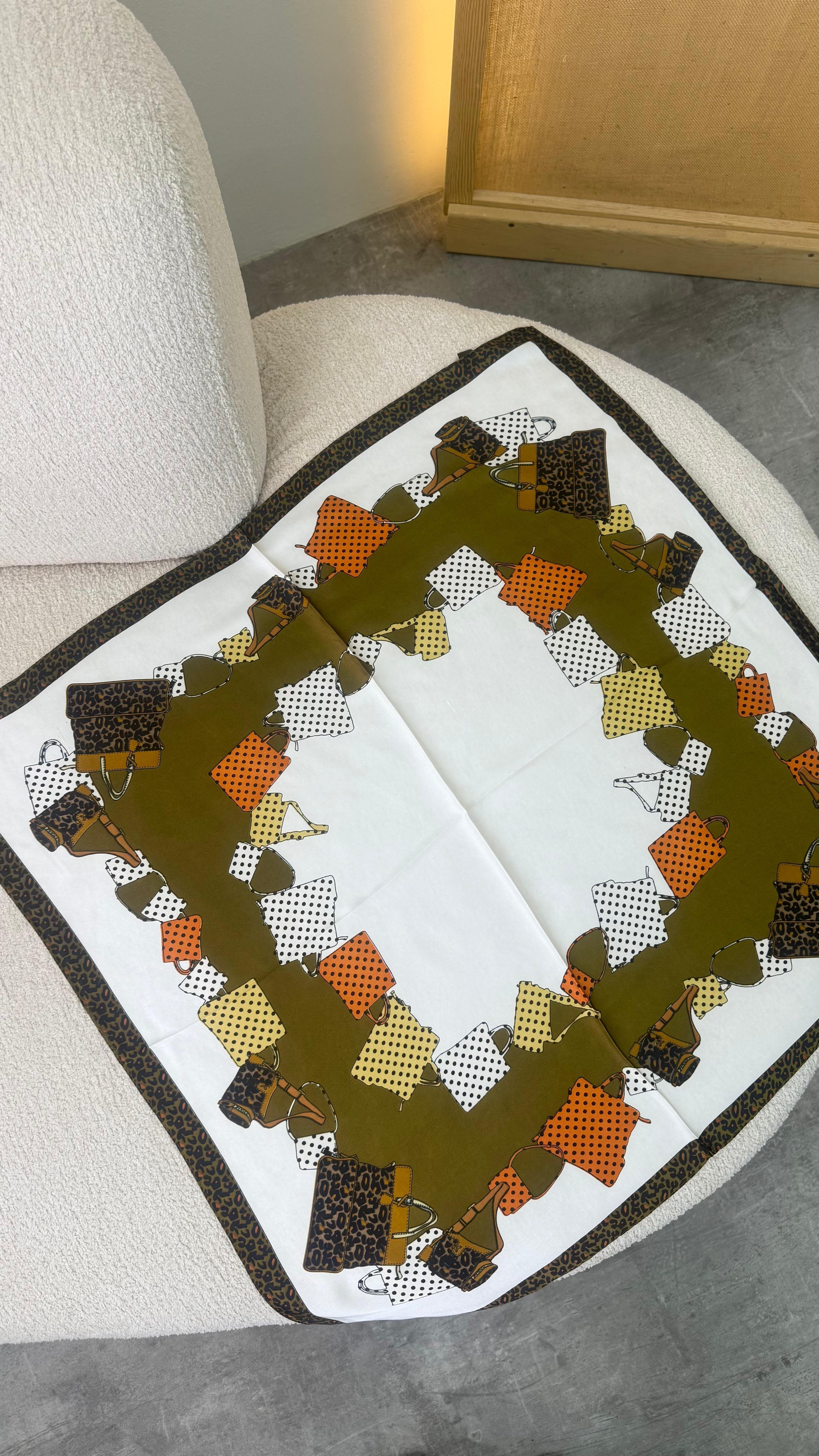 Kahve Puantiyeli Çanta Desenli Fular GAUS-00335GAUSŞal & FularGAUS-00335