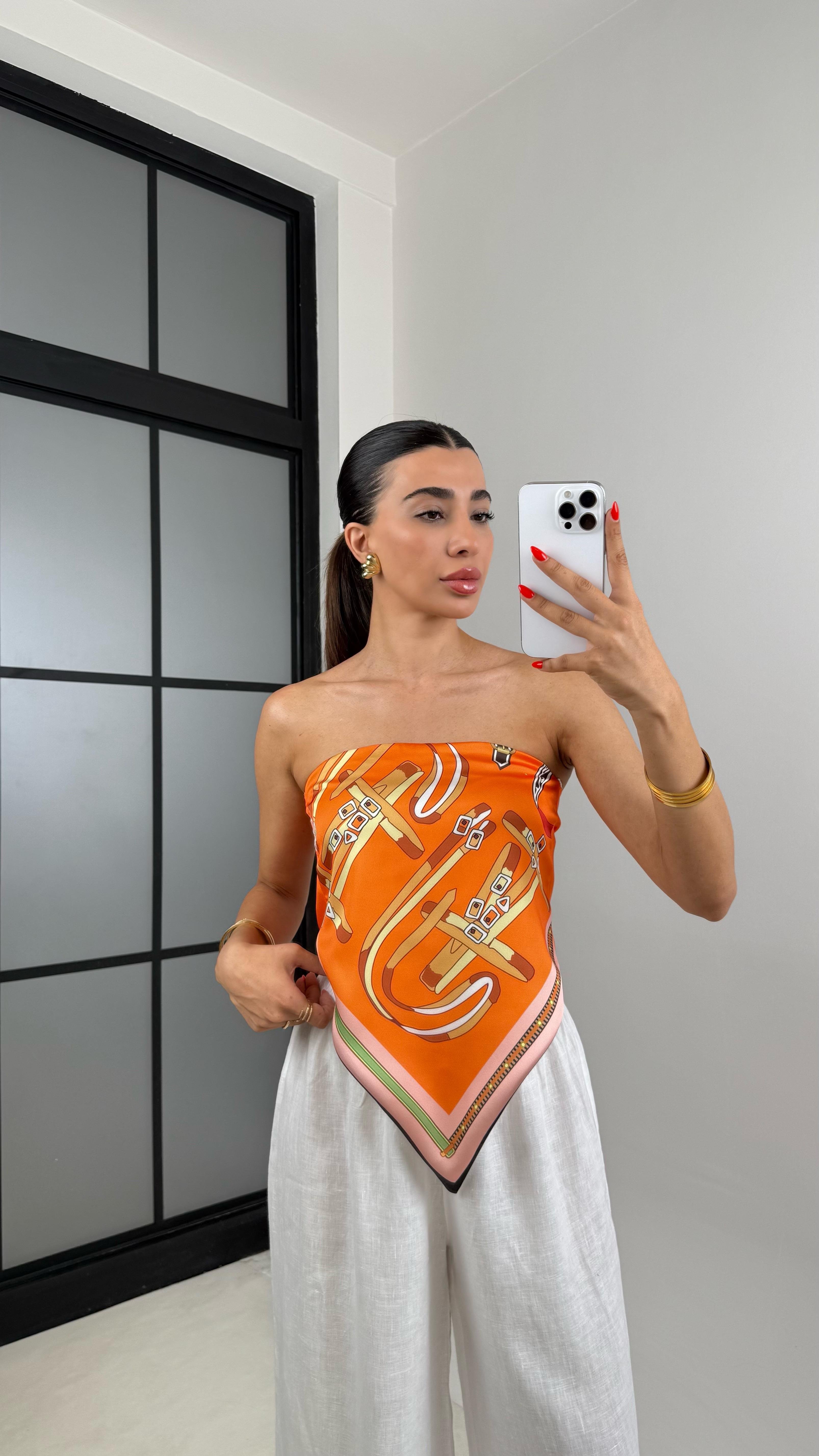 Turuncu Desenli Sırt Bağlamalı Saten Bluz GAUS-0047GAUSBLUZGAUS-0047