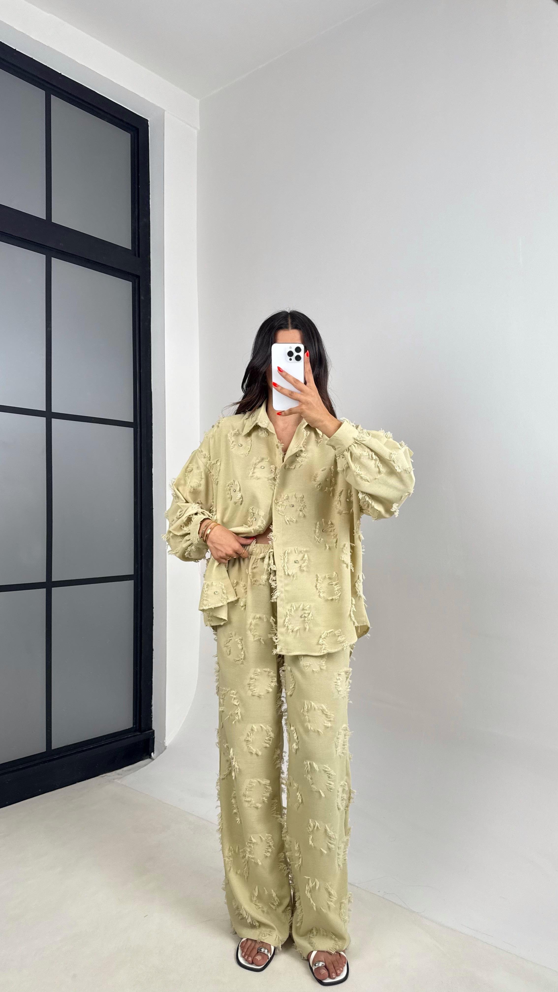 Yeşil Püskülü Taşl Detaylı Gömlek Beli Lastikli Pantolon Tasarım Takım GAUS-004GAUSTAKIMGAUS-004