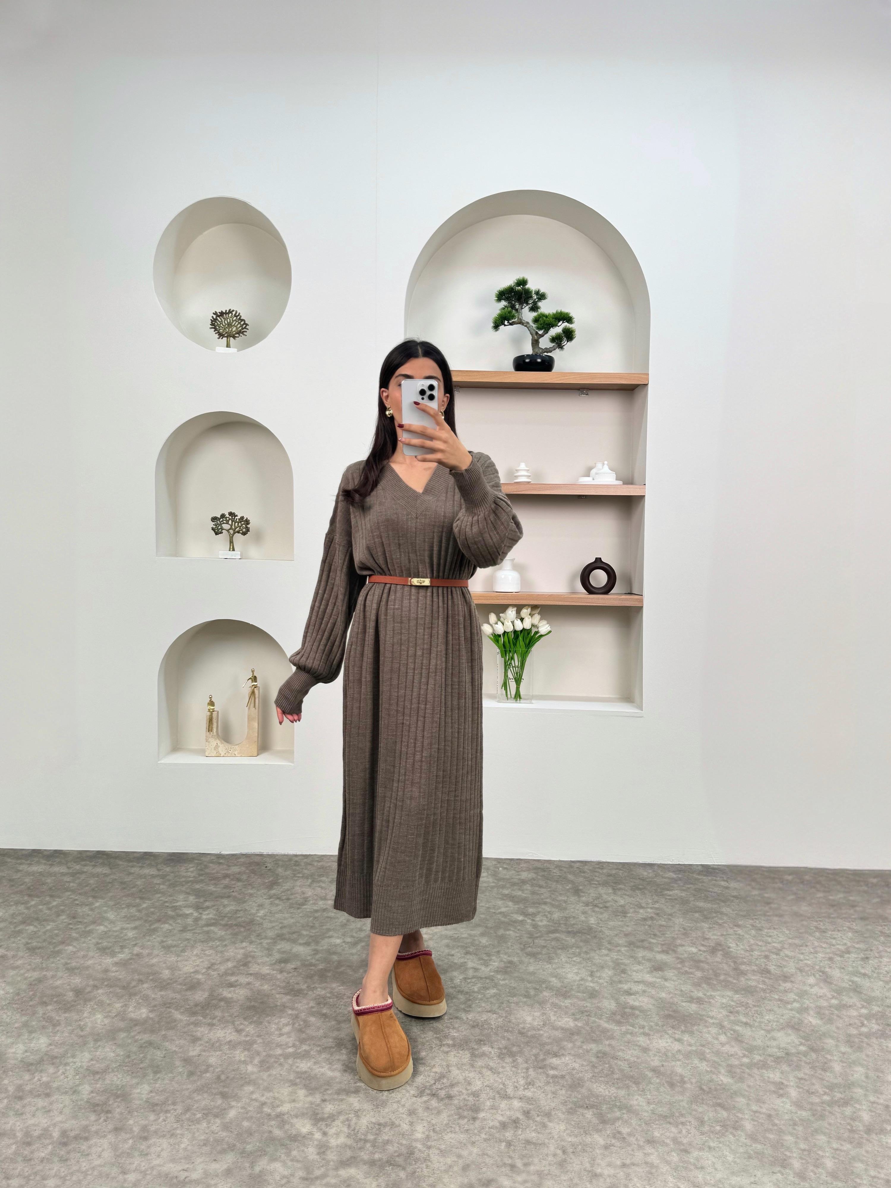 Bella Kahve V Yaka Triko ElbiseGausELBİSEGU00903566