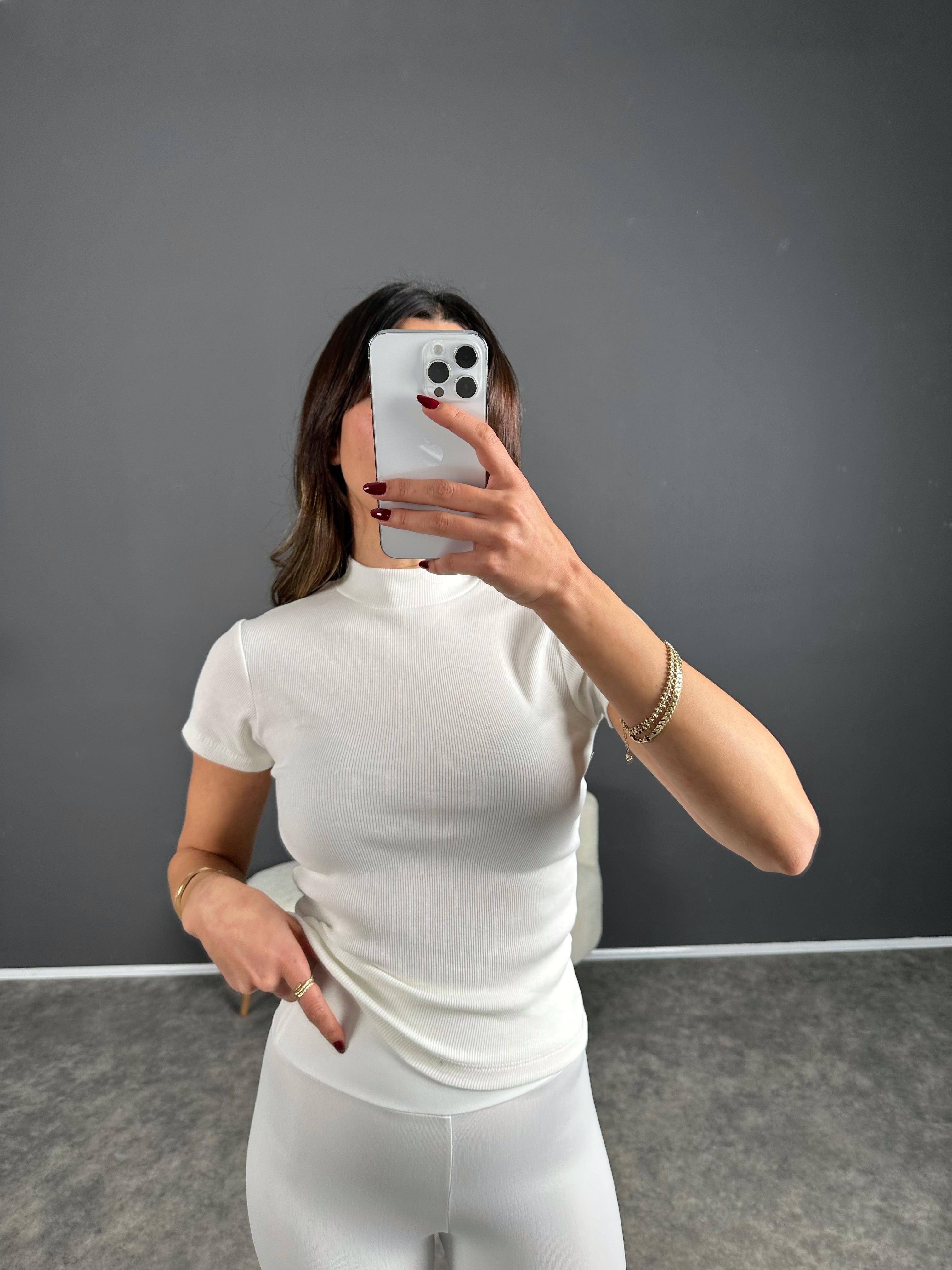 Beyaz Balıkçı Yaka Tshirt 