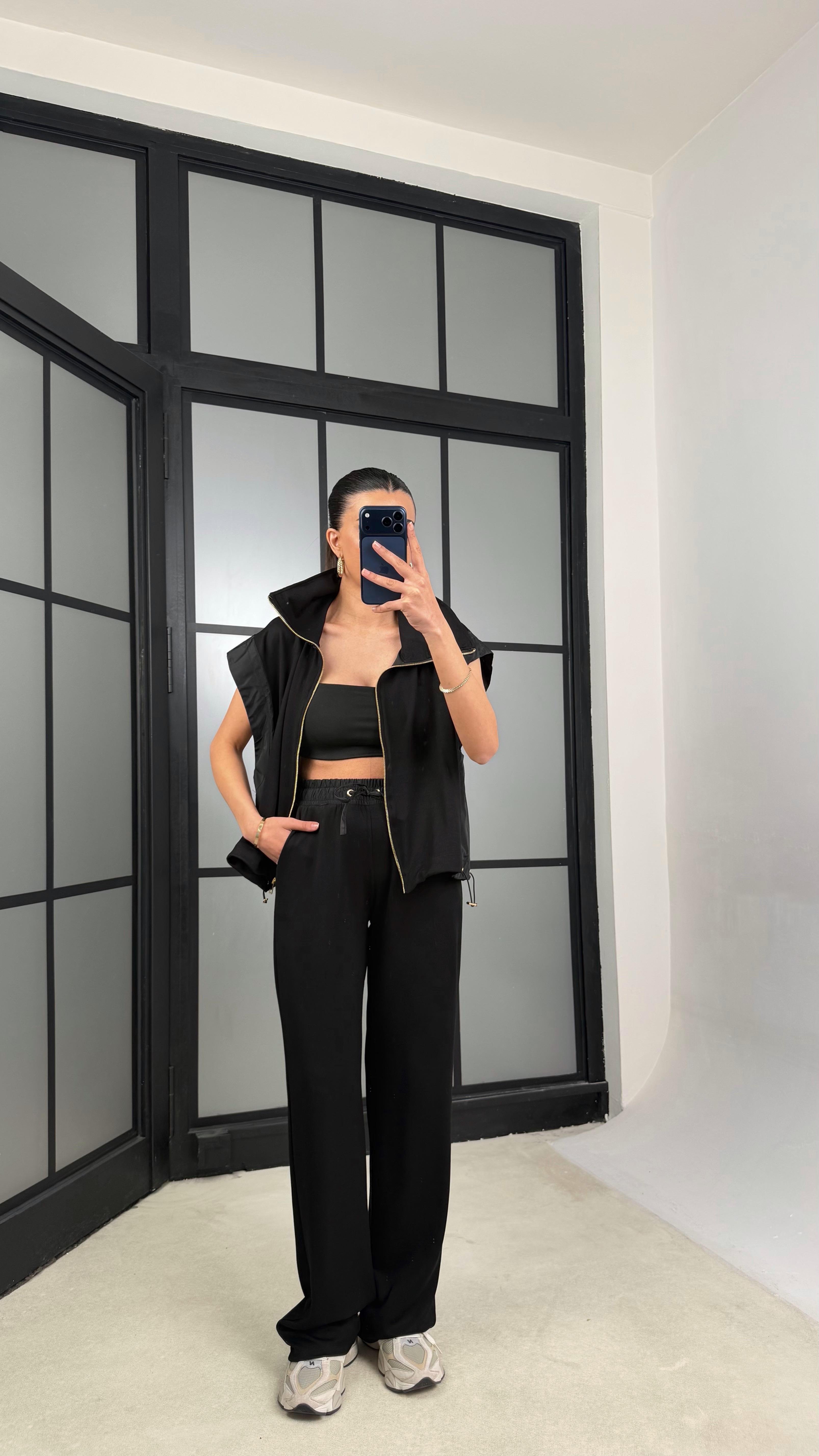 Siyah Paraşüt Kumaş Detaylı Yelek Pantolon İkili Modal Kumaş Takım GAUS-01369GAUSTAKIMGAUS-01369