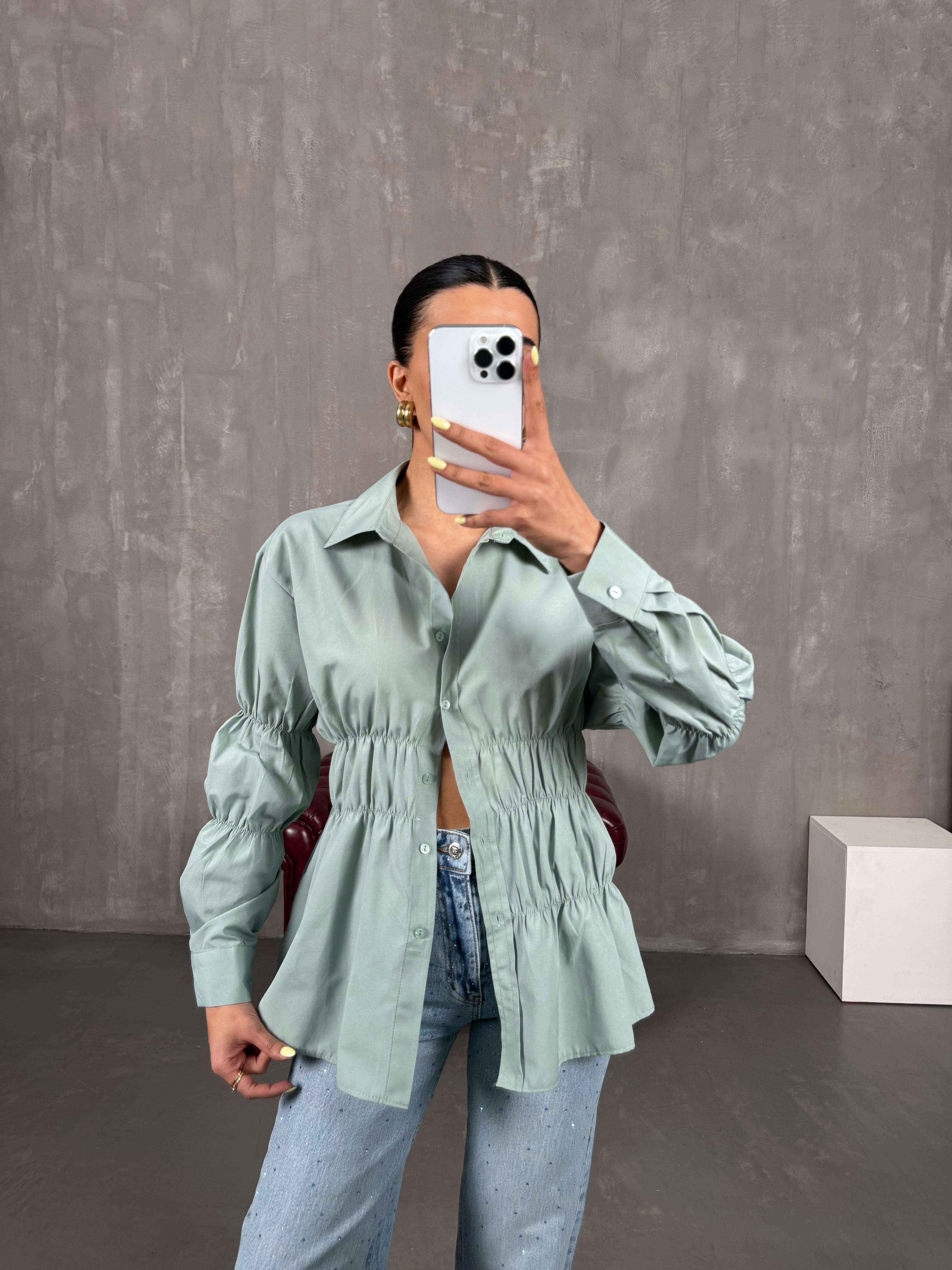 قميص أخضر بخصر مطاطي ومزين بالمطاط Gaus00087