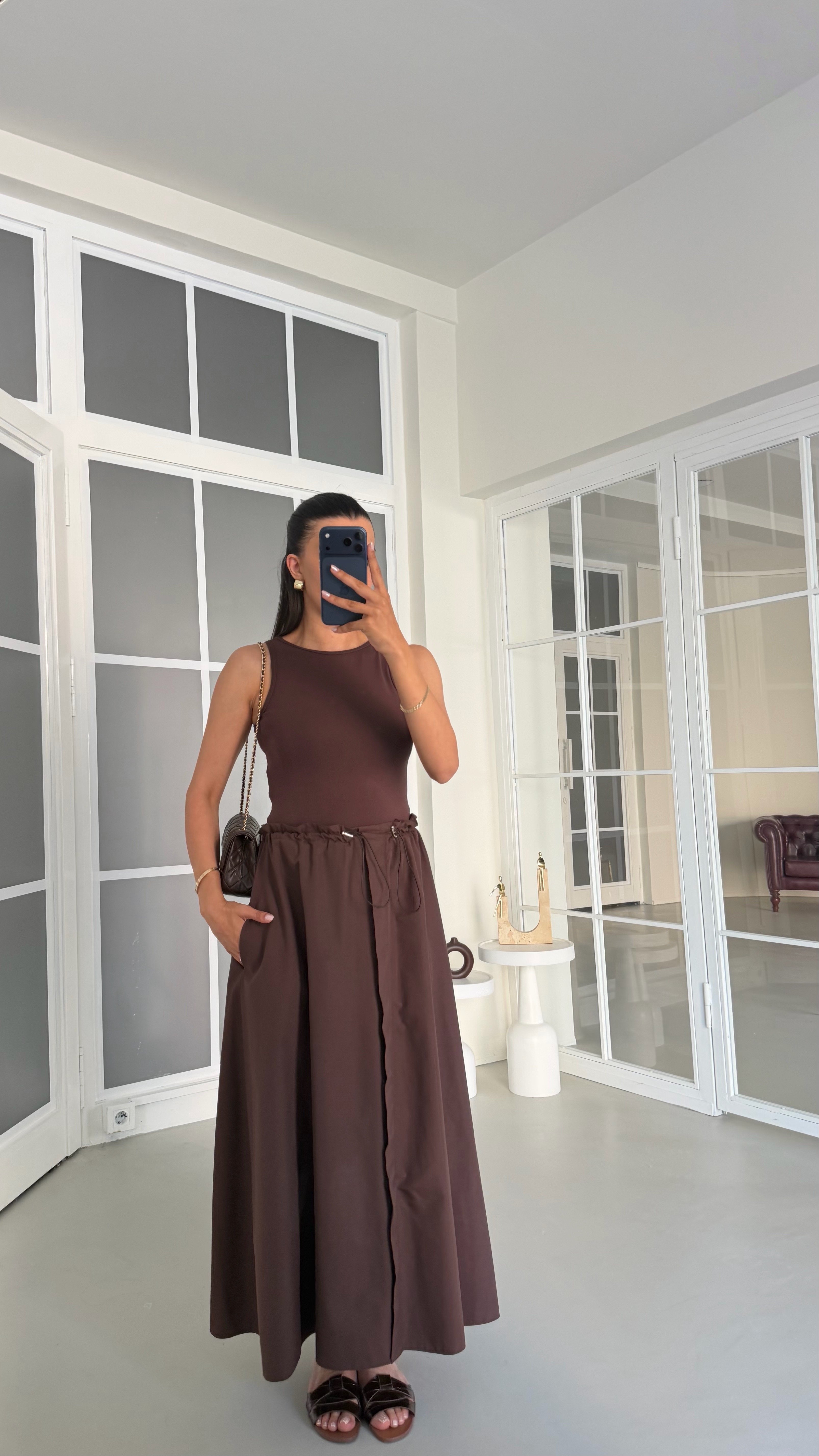 Kahve Sıfır Kol Paraşüt Kumaş Detaylı Beli Lastikli Elbise GAUS-01677GAUSELBİSEGAUS-01677
