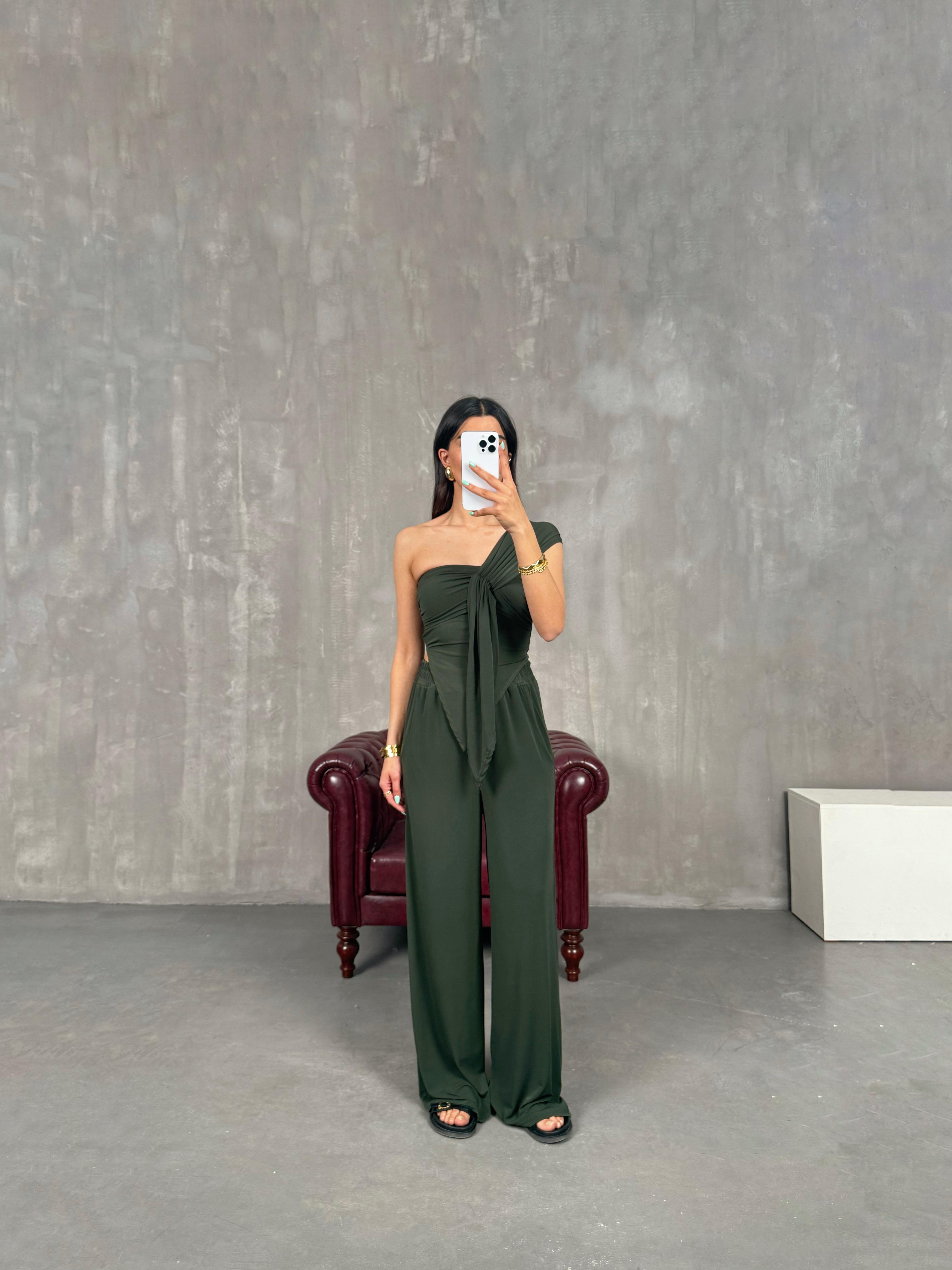 Yeşil Asimetrik Kesim Bluz Pantolon Sandy Kumaş Takım Gaus00234GausTAKIMGU1001540