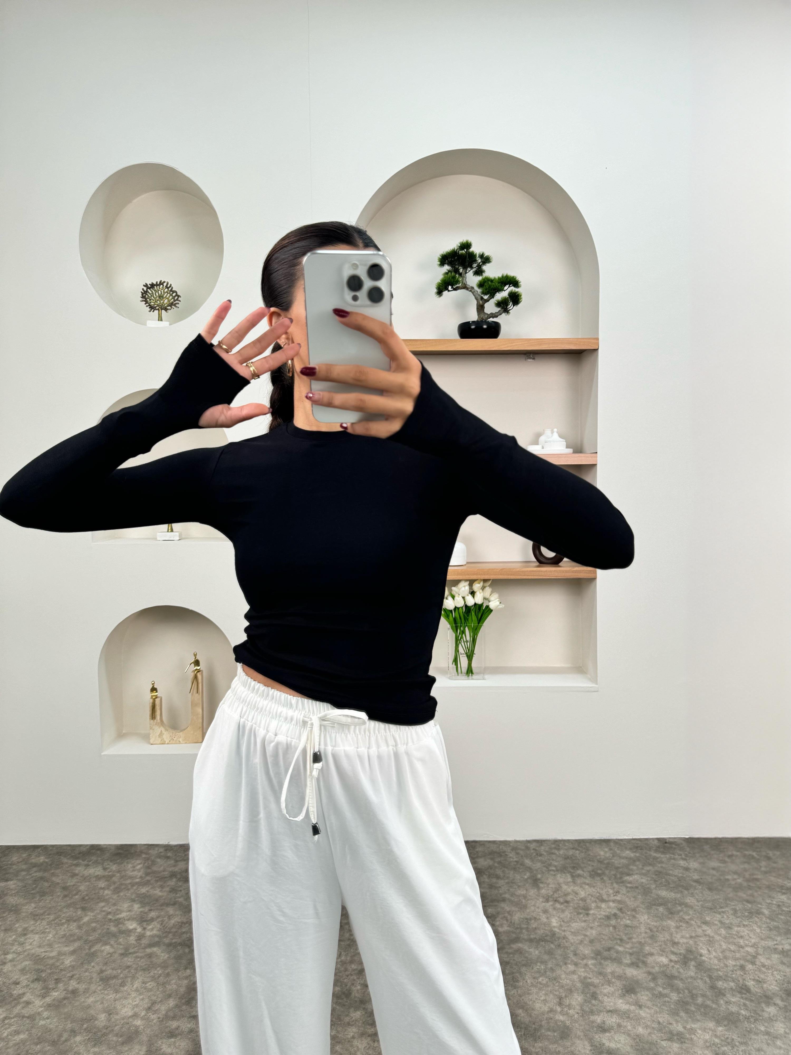 Odri Siyah Oys Modal Kumaş Bisiklet Yaka El Detaylı BluzGausBLUZGU00903549