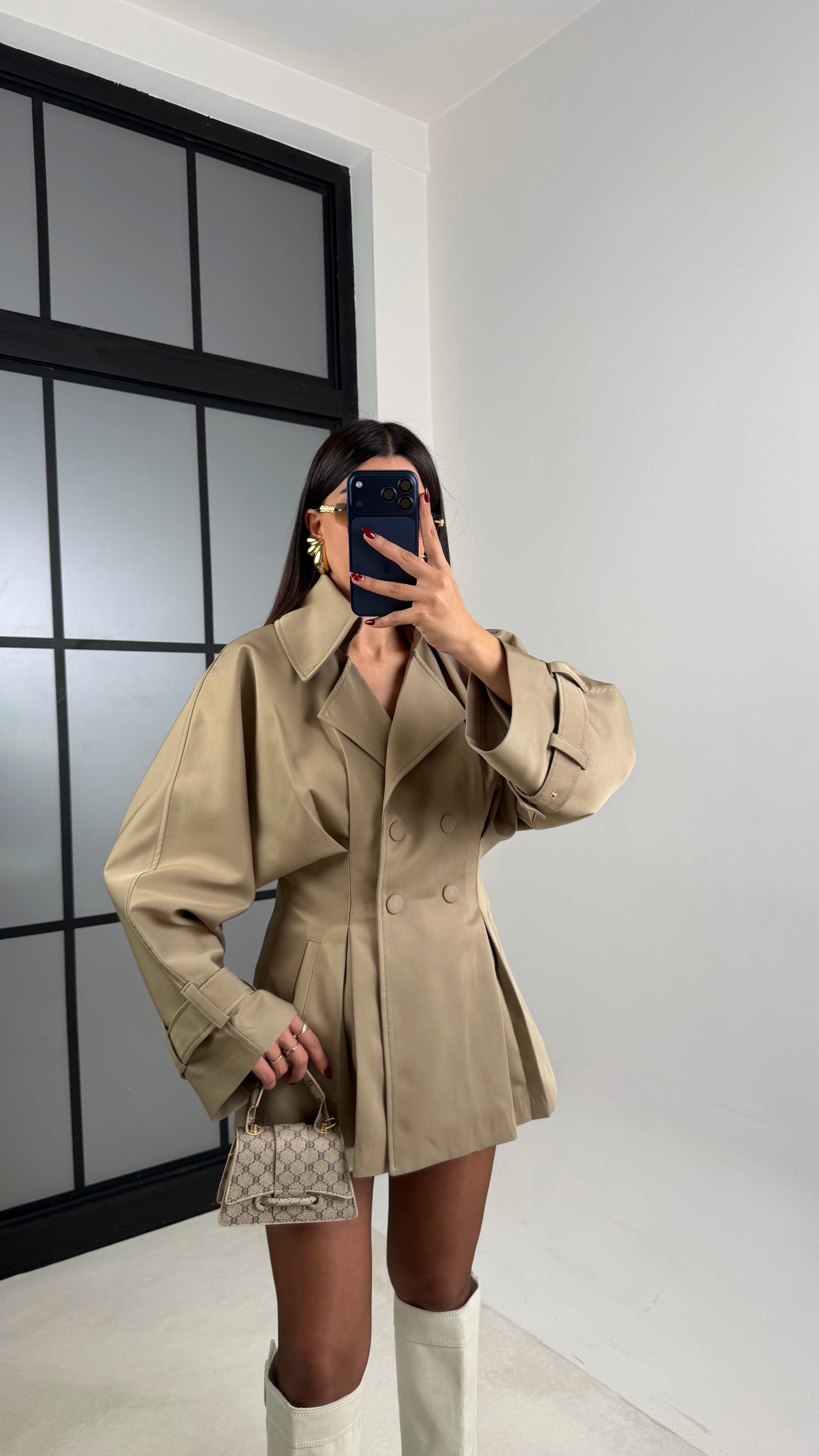 Haki Belden Oturtmalı Pile Detaylı Astarlı Trençkot GAUS-00683GAUSTRENÇKOTGAUS-00683