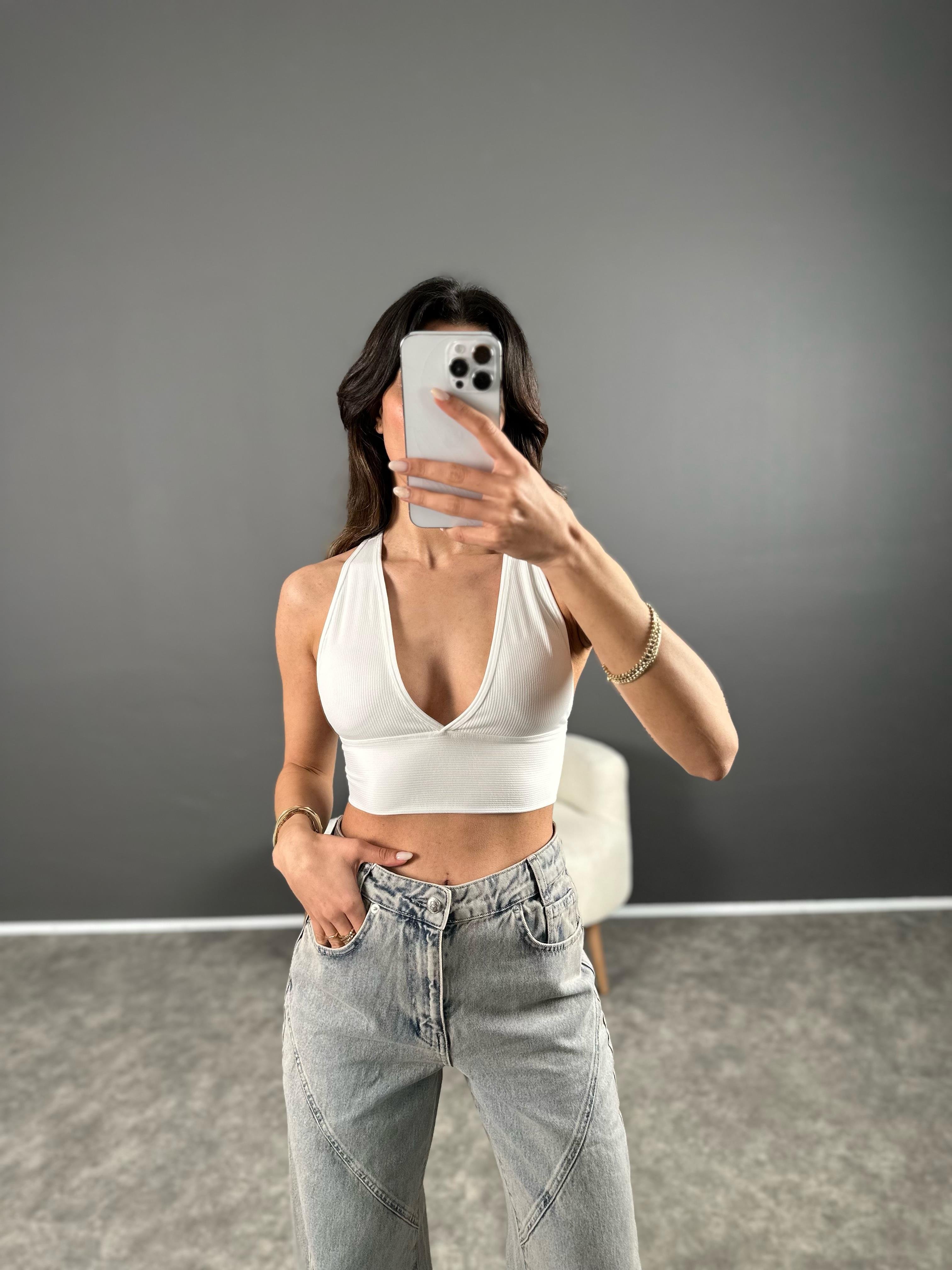 Beyaz Arkası Çapraz V Yaka Crop