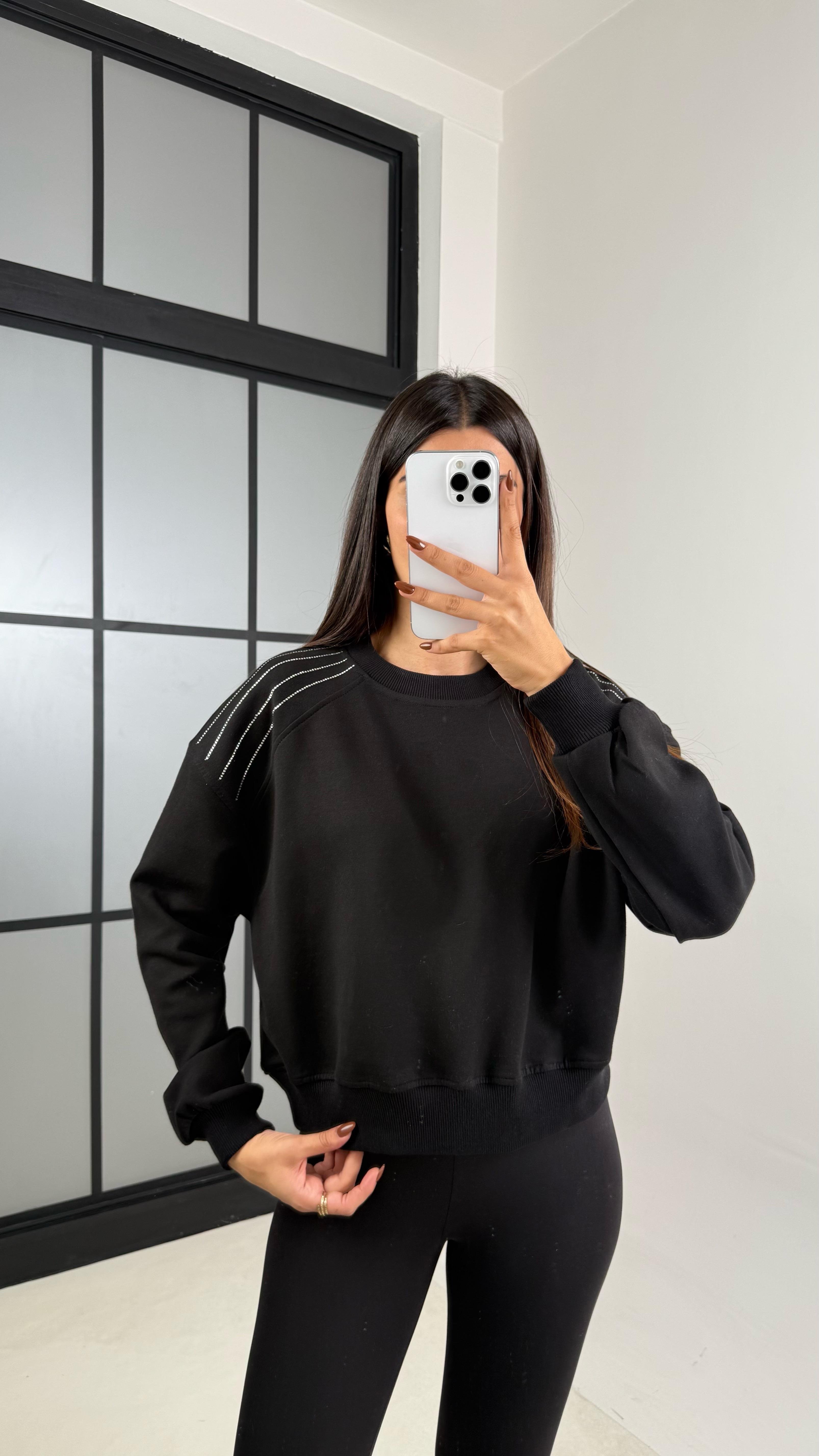 Siyah Kol Taş Detaylı Tasarım Kazak GAUS-00110GAUS الكنزات GAUS-00110