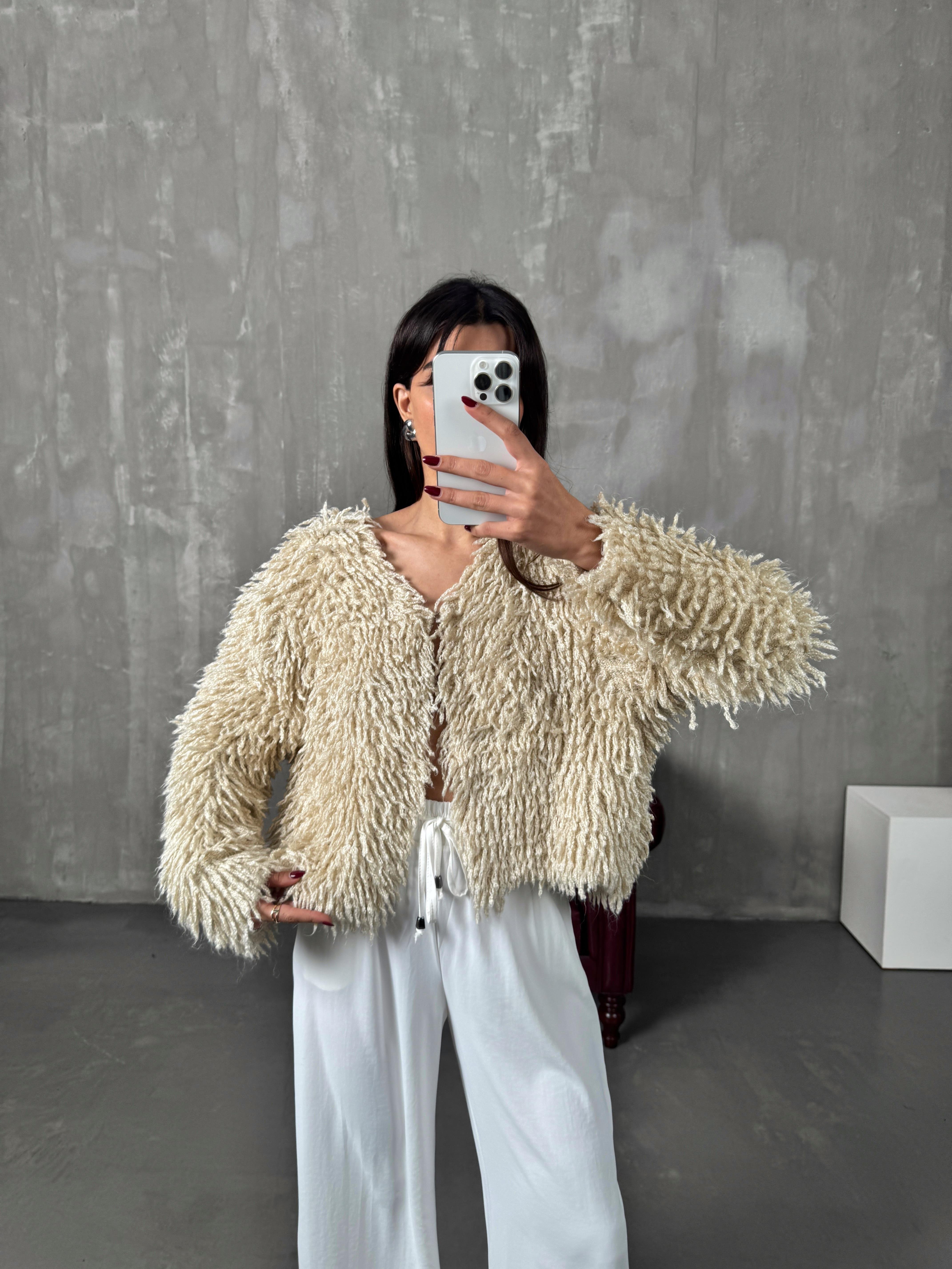 Sova Taş Püsküllü Çengel Düğmeli Tasarım Hırka