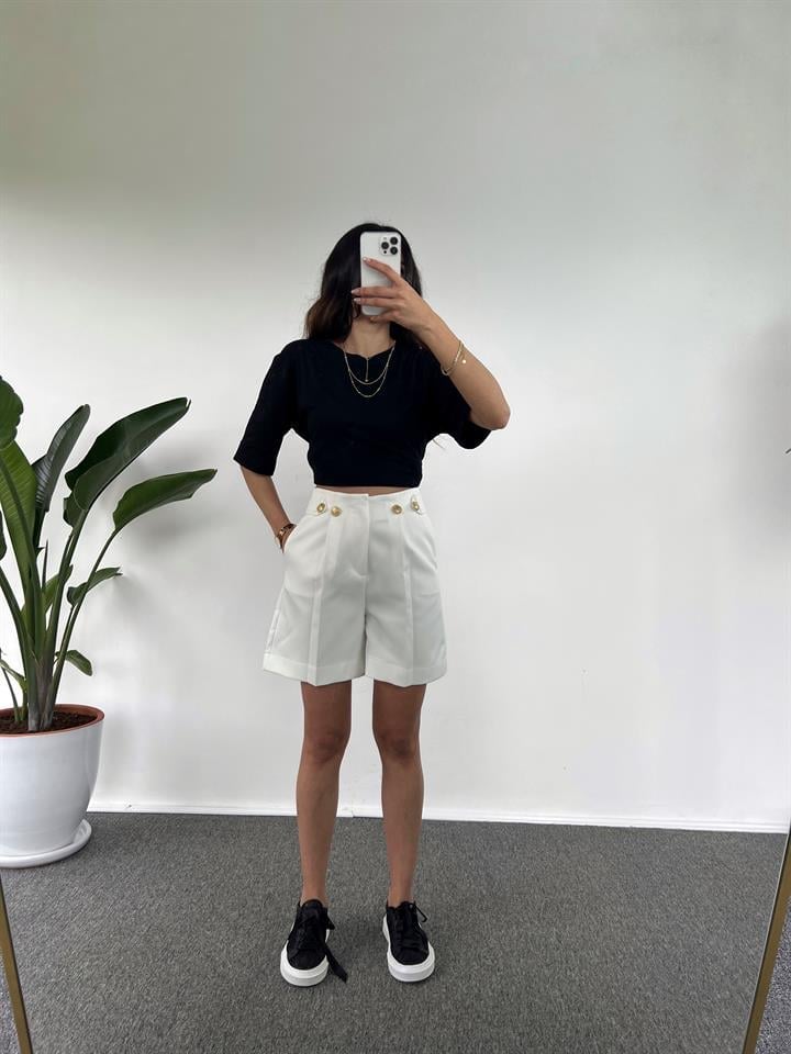 Beyaz Gold Düğmeli Şehir Boy Şort GausŞORTGU001133