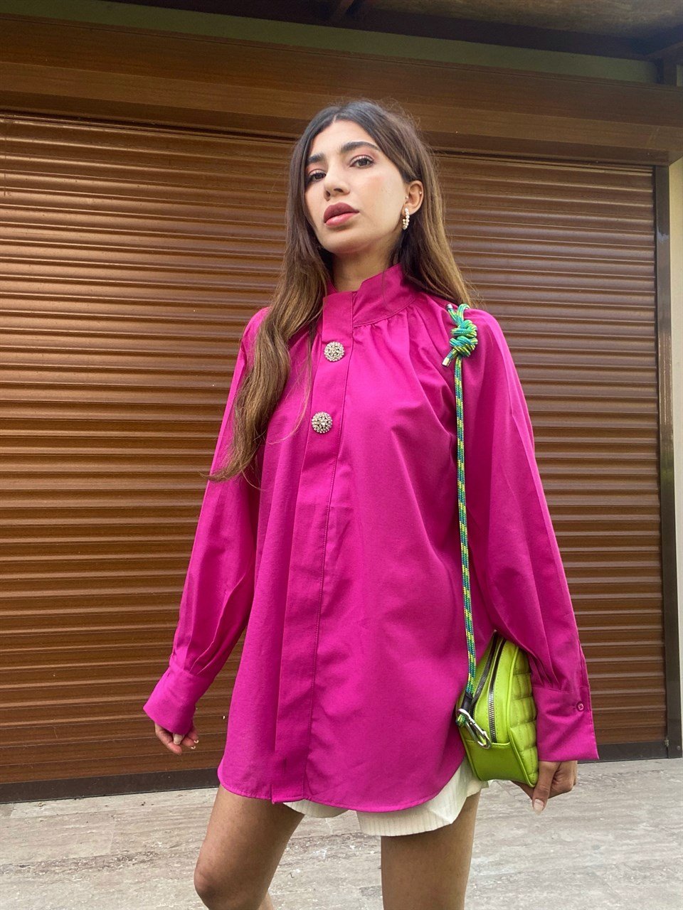 Broşlu Hakim Yaka Oversize Pembe Gömlek