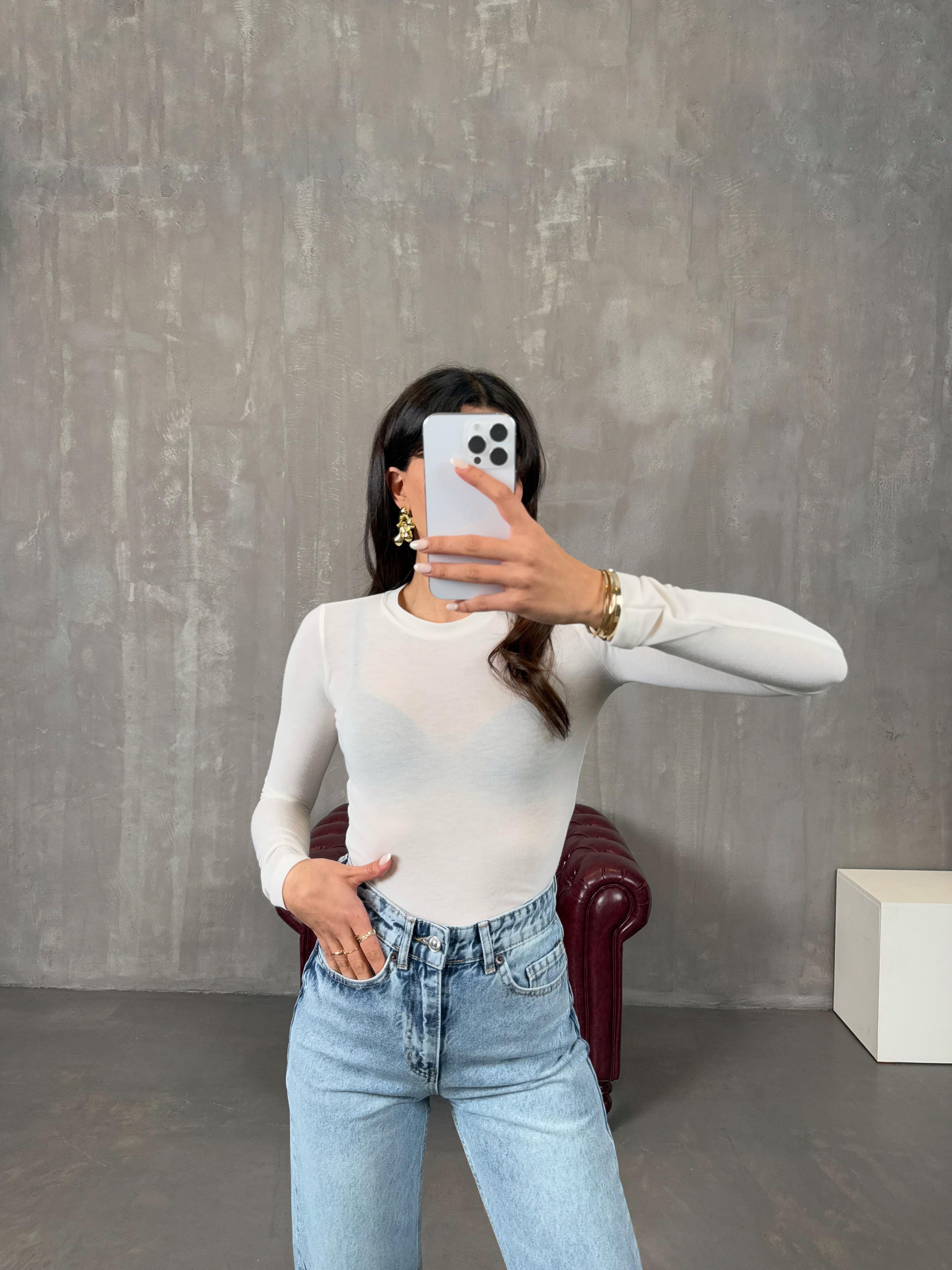 ميدي بلوزة لون إيكرو ‎شفافة قليلاً بياقة دائرية