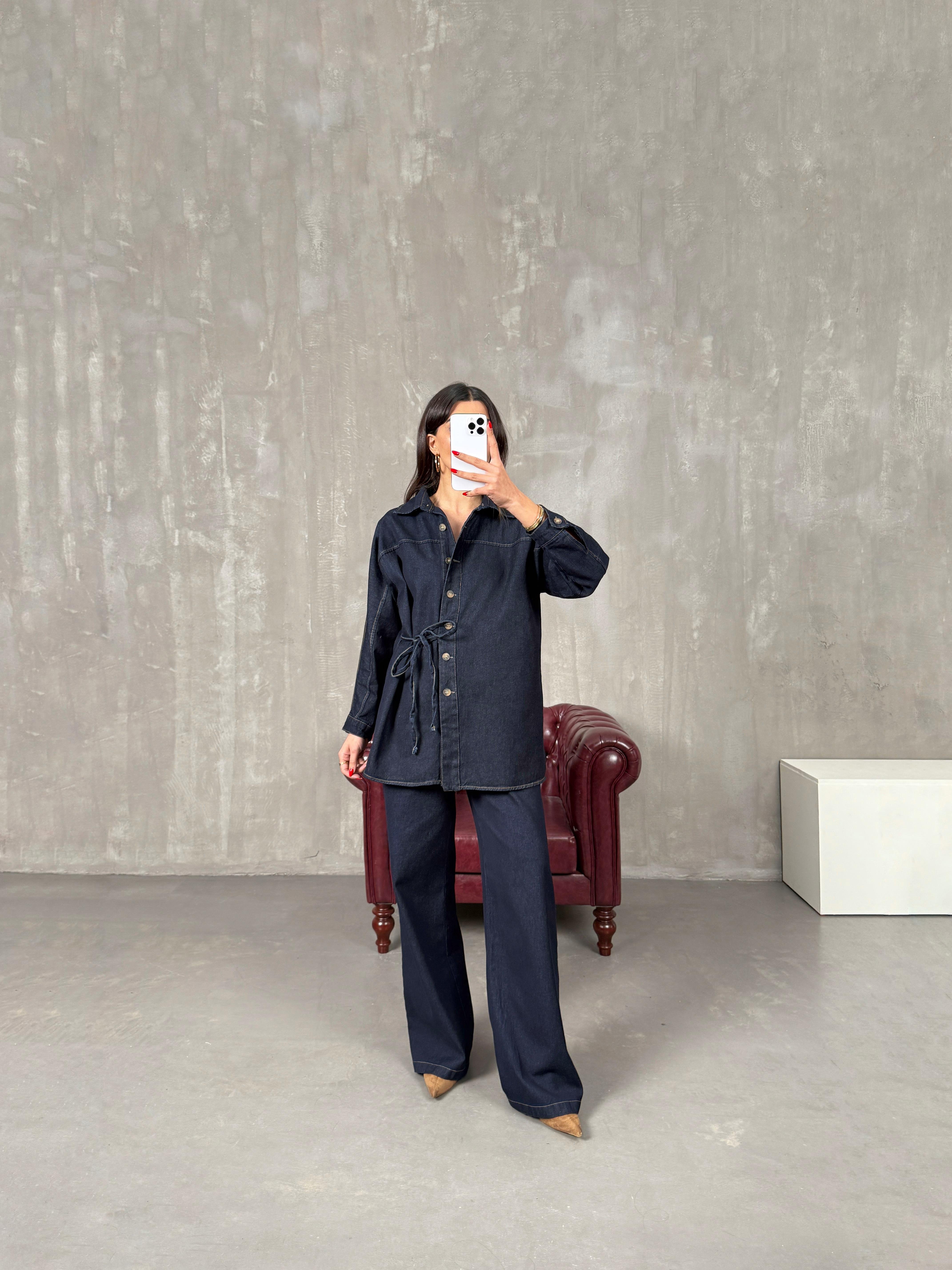 تاسيرا طقم دينيم كحلي تصميم بأزرار ورباط