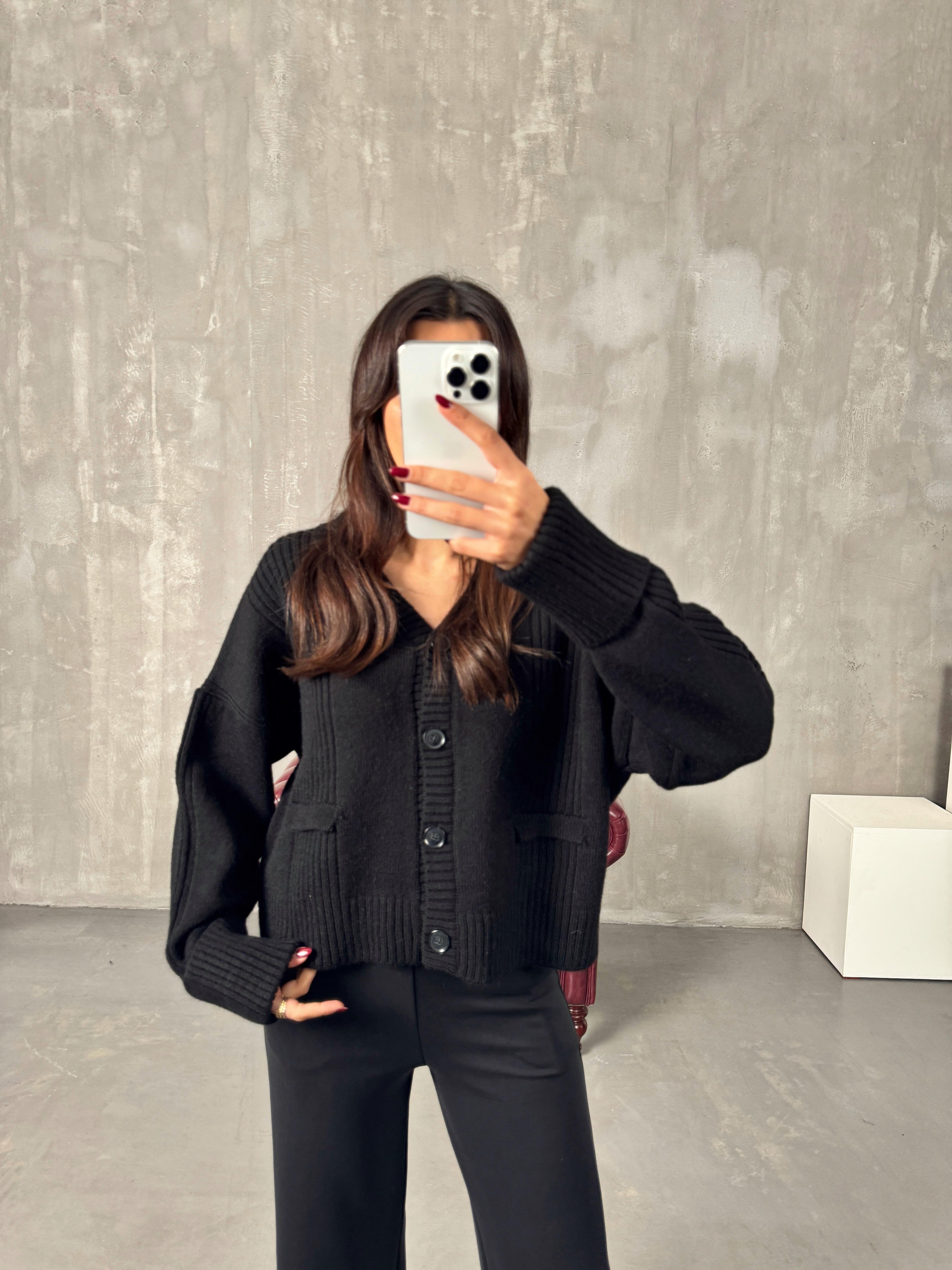 Doloris Siyah Düğmeli Hırka