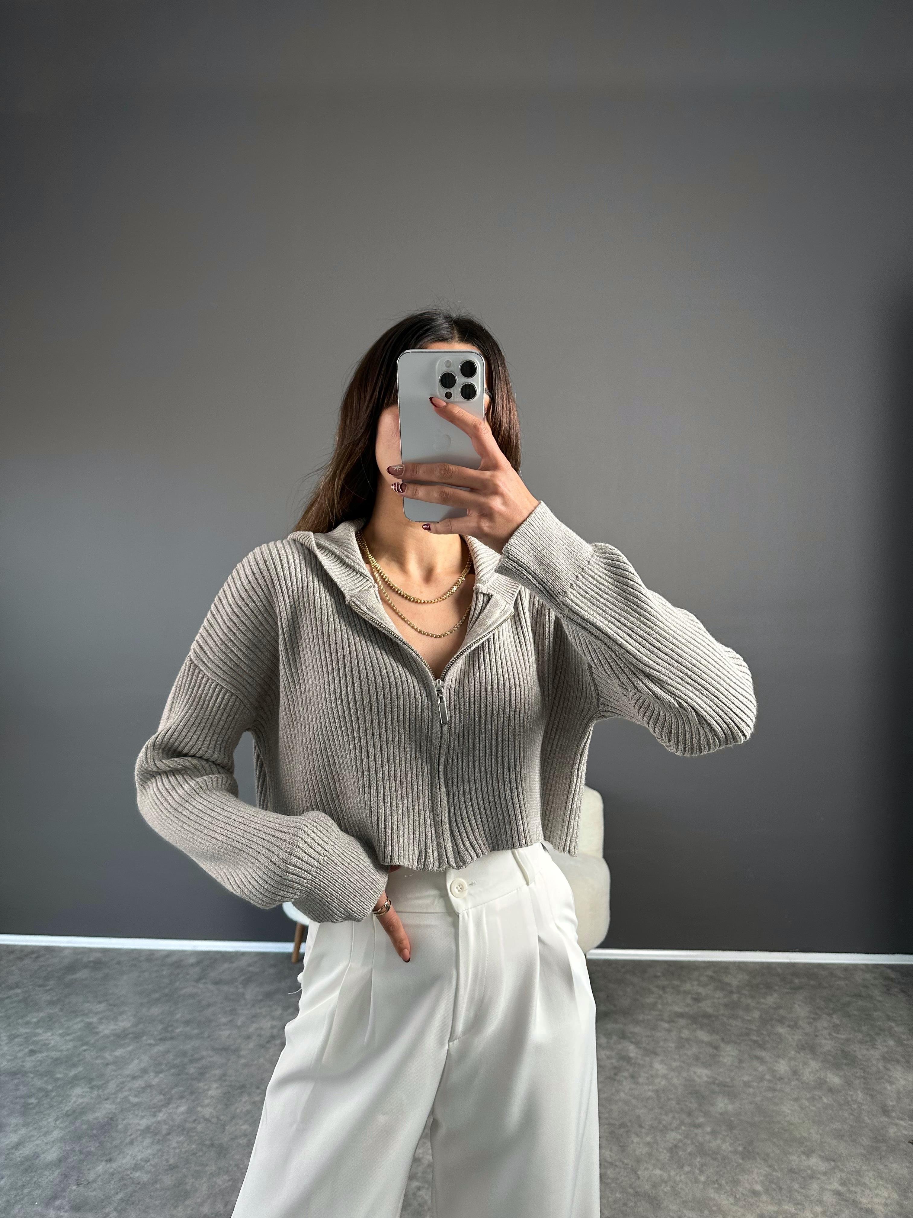 Gri Fermuarlı Kapüşonlu Triko Ceket 