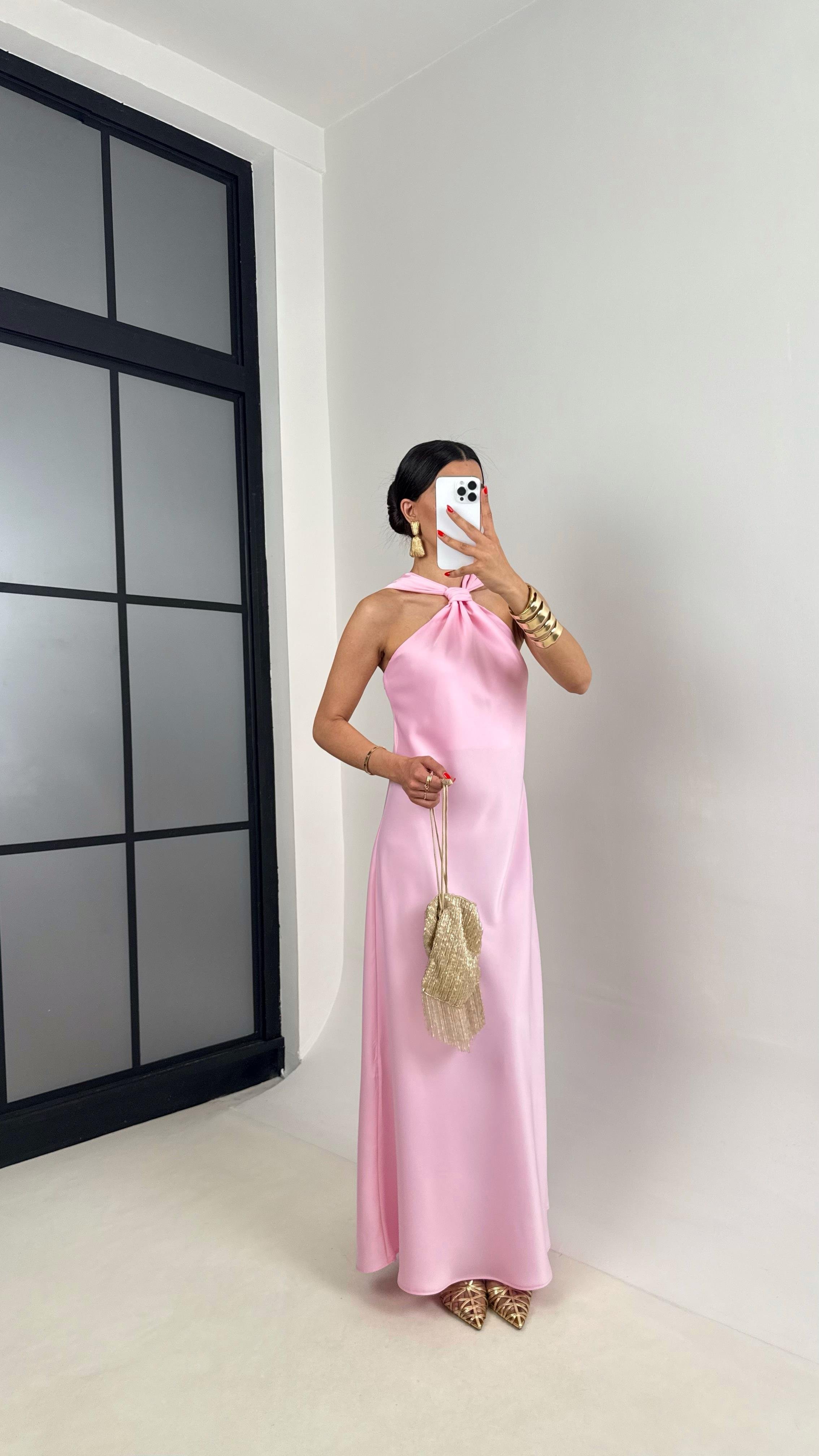 Pembe Sırt Bağlama Detaylı Saten Elbise Gaus00503GausELBİSEGU1002180