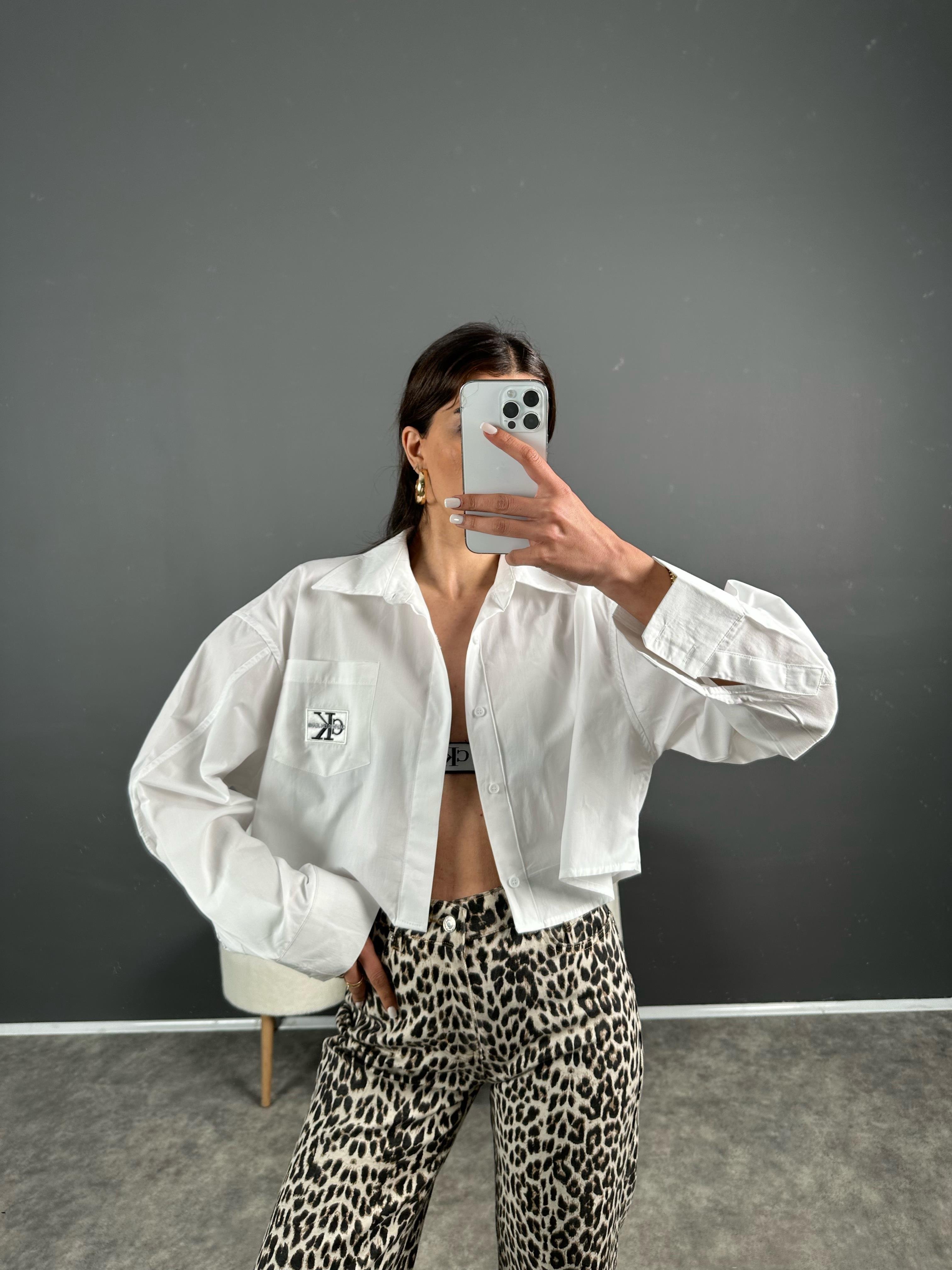 Beyaz Nakışlı Crop Gömlek 