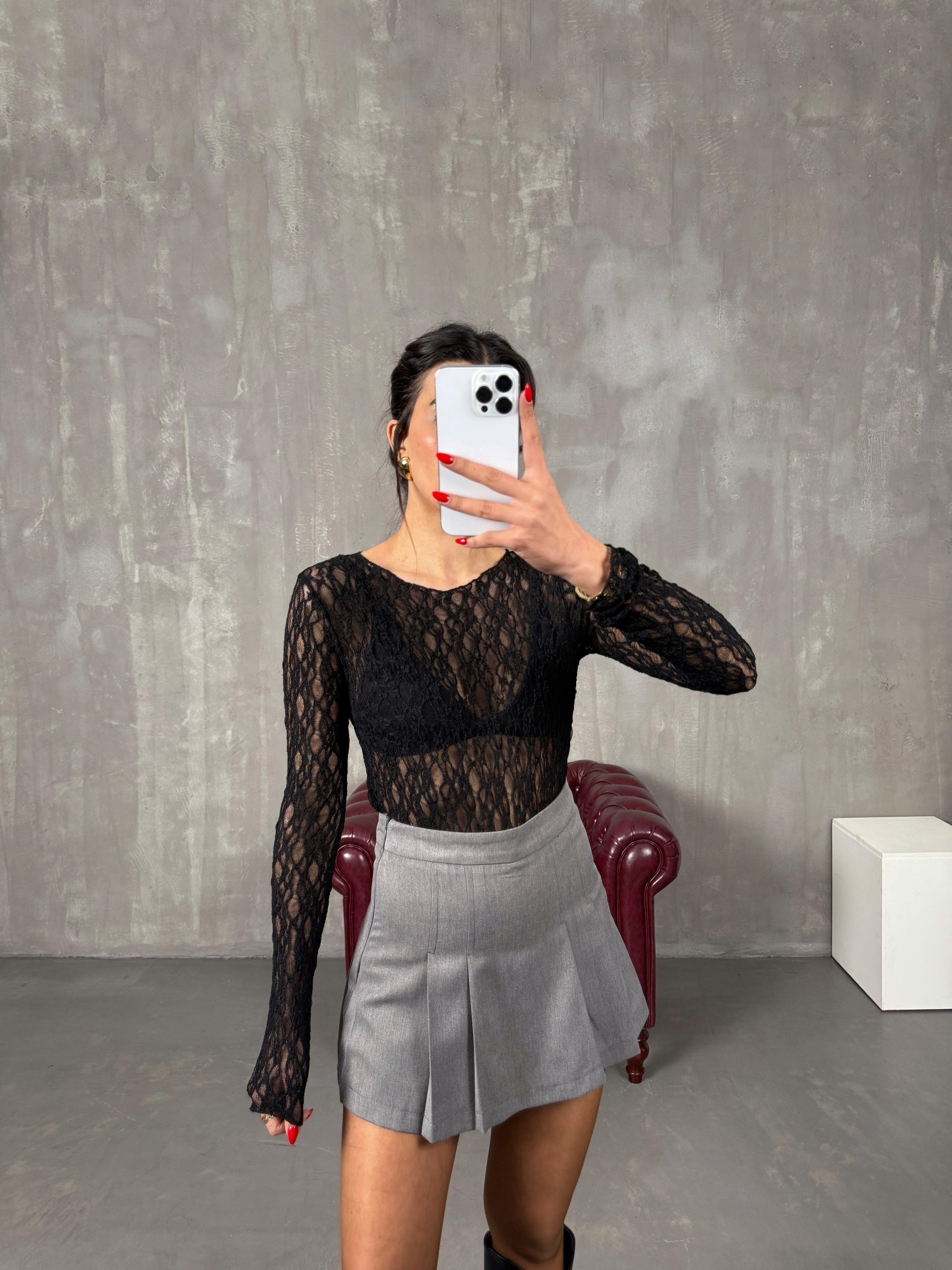 رايلي تنورة شورت لون رمادي بطيات