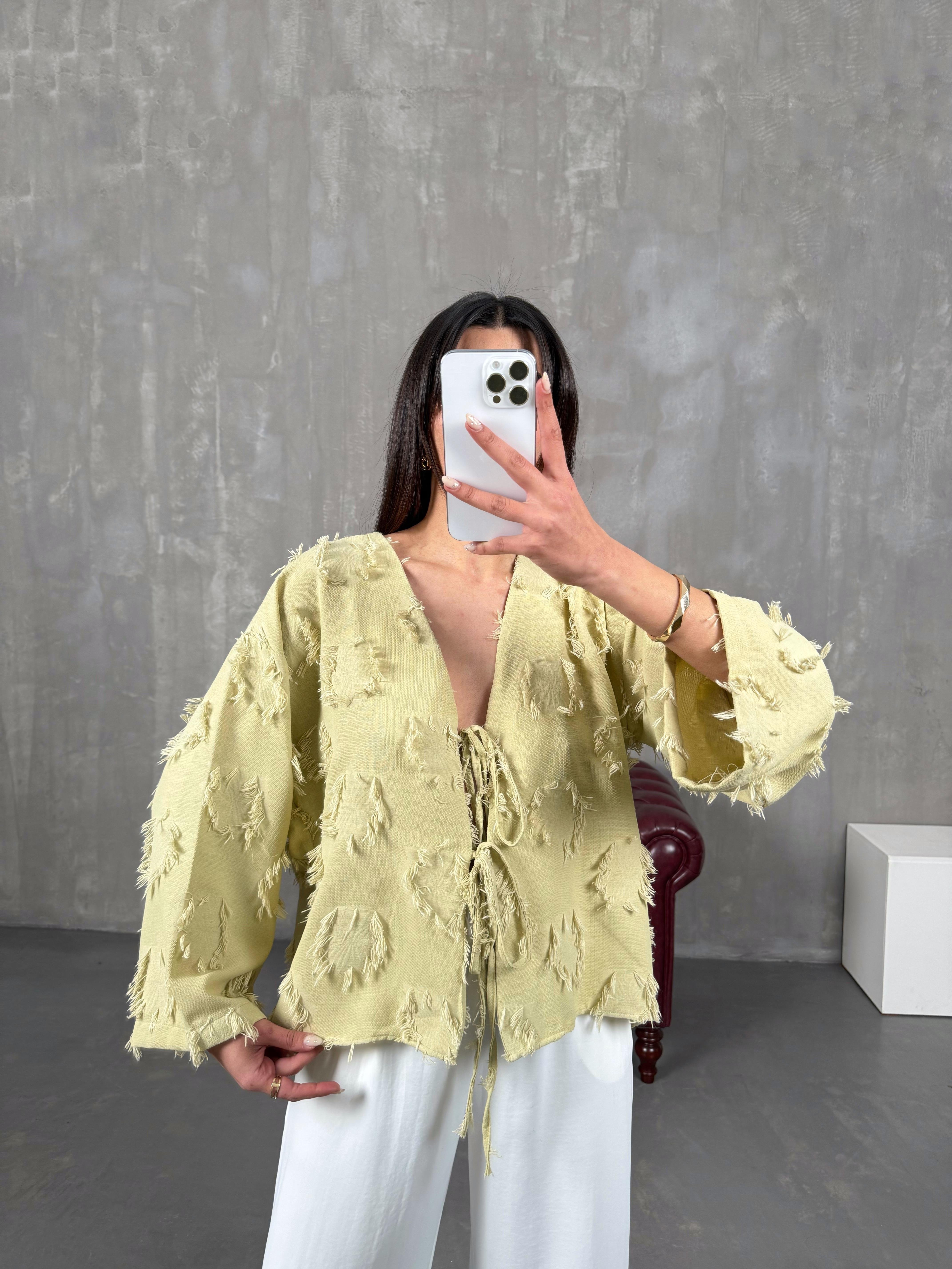 زينيت قميص كتان أخضر ناعم بربّاط وتفاصيل شراشيب