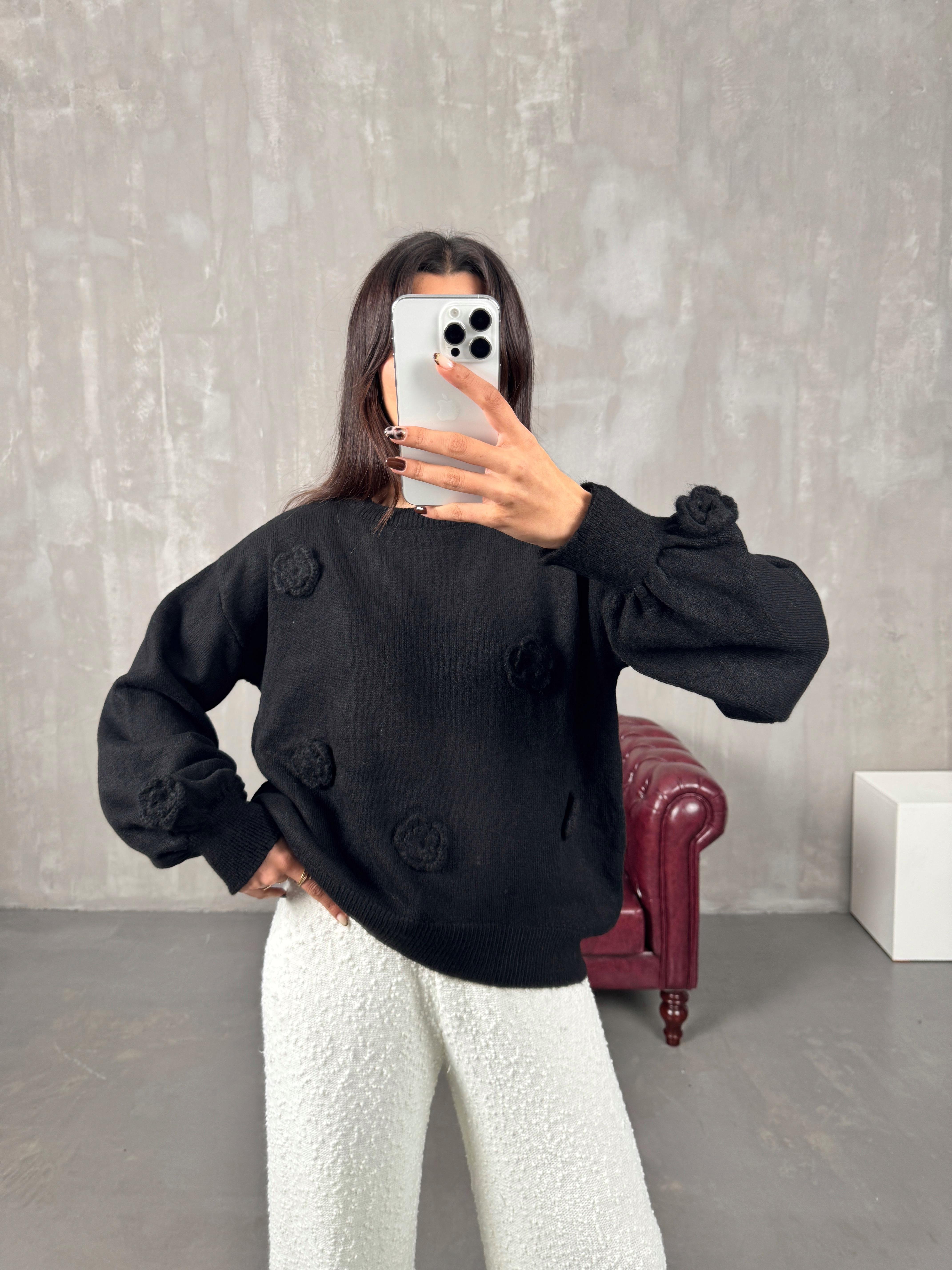 Made Siyah Çiçek Örmeli Triko Kazak 