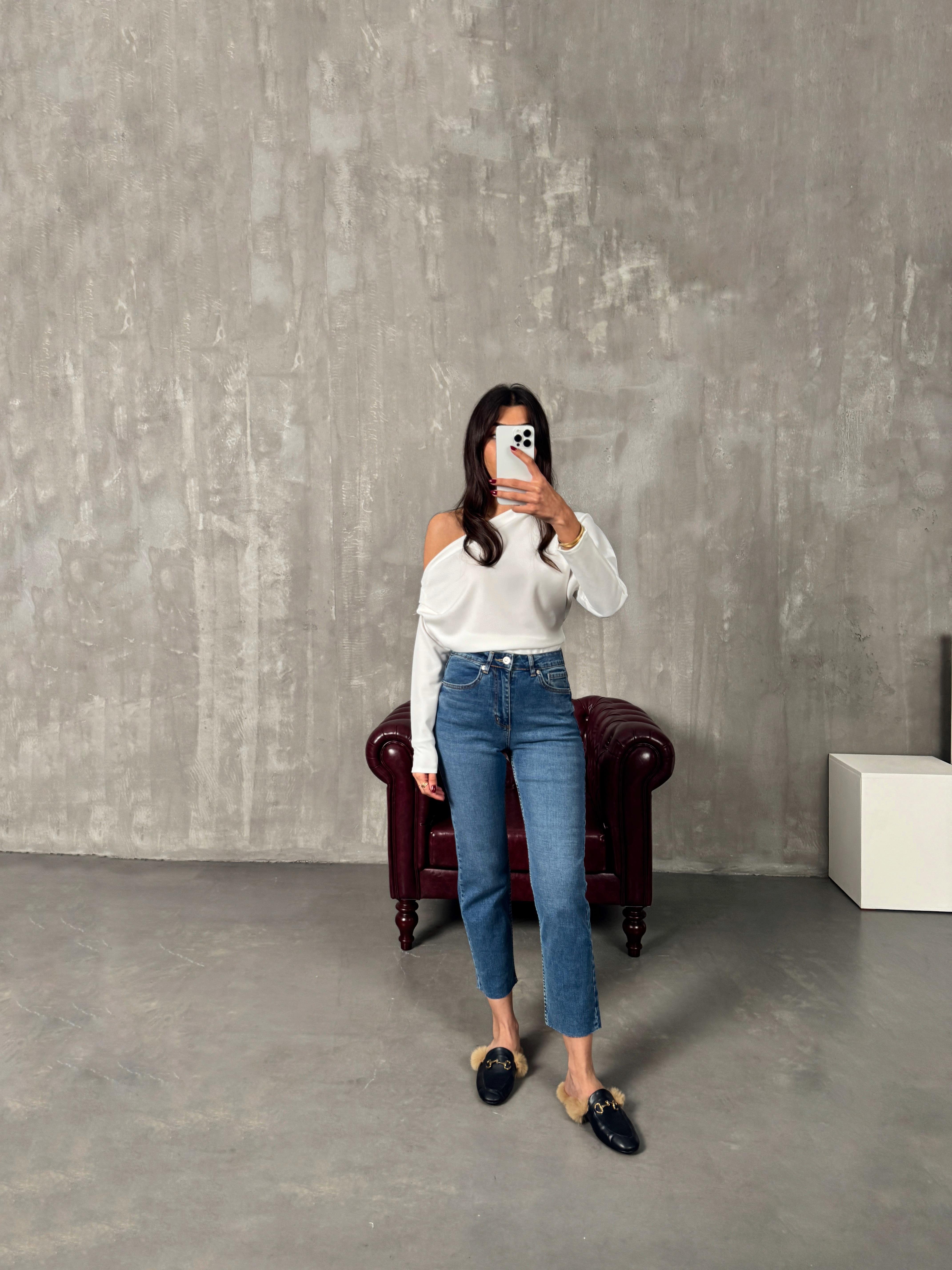 Benet Orta Mavi ZR Kesik Paça Likralı Mom Jean