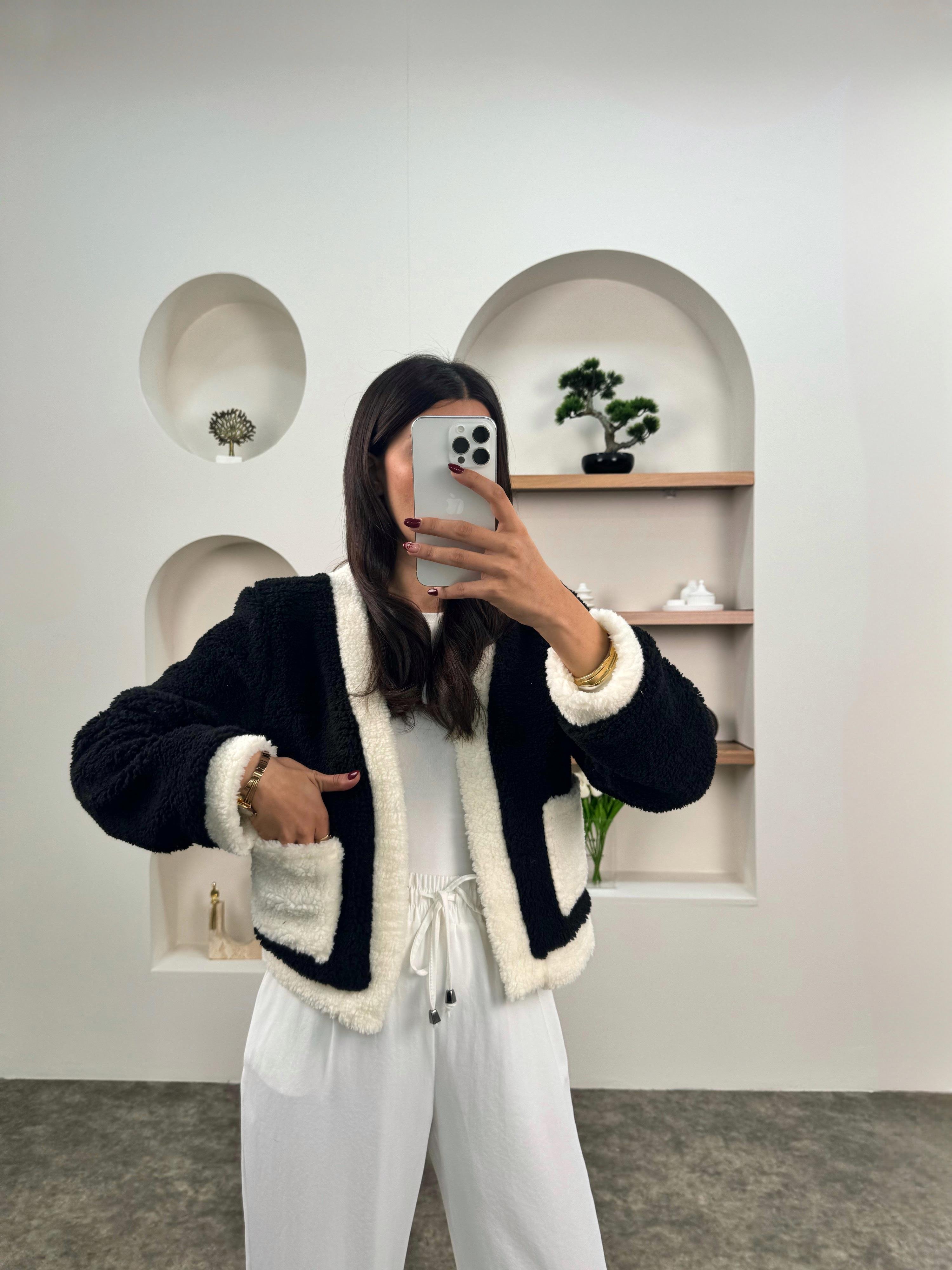 Alis Siyah Beyaz Cepli Yumoş Astarlı Ceket