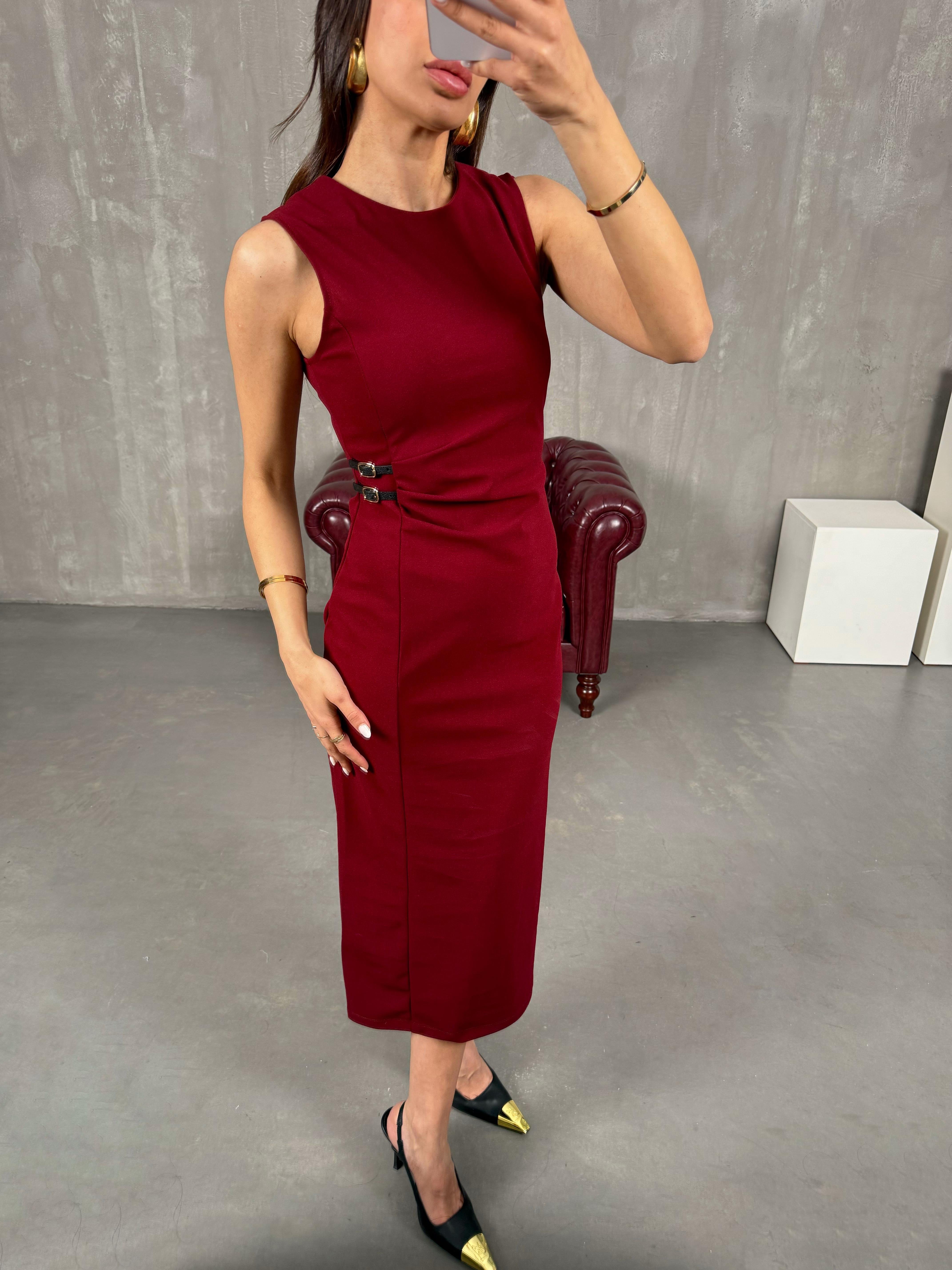 فستان بوردو بتفاصيل حزام جانبي صغير Gaus00055