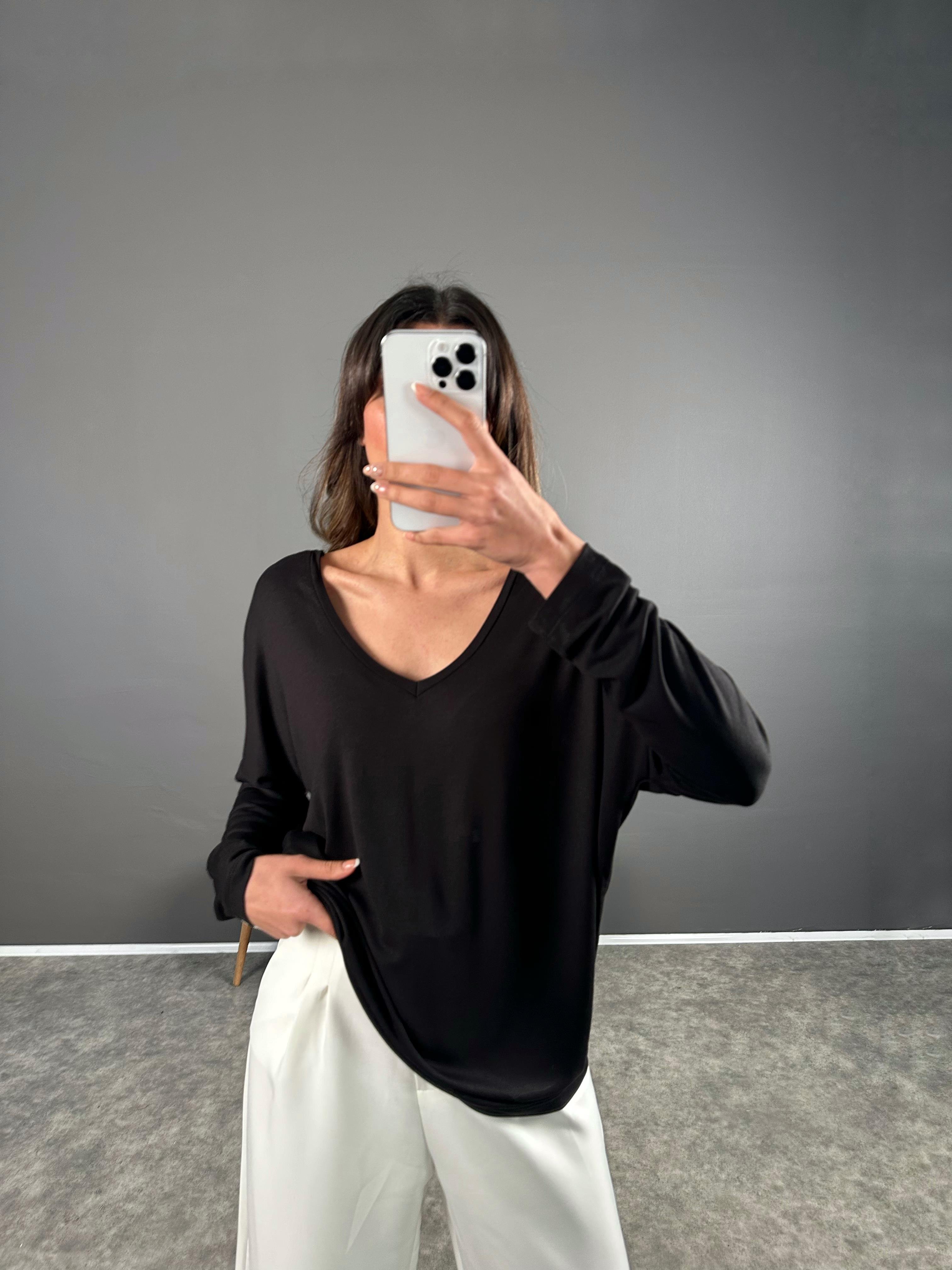 Siyah  Arka Ön V Yaka Bluz 