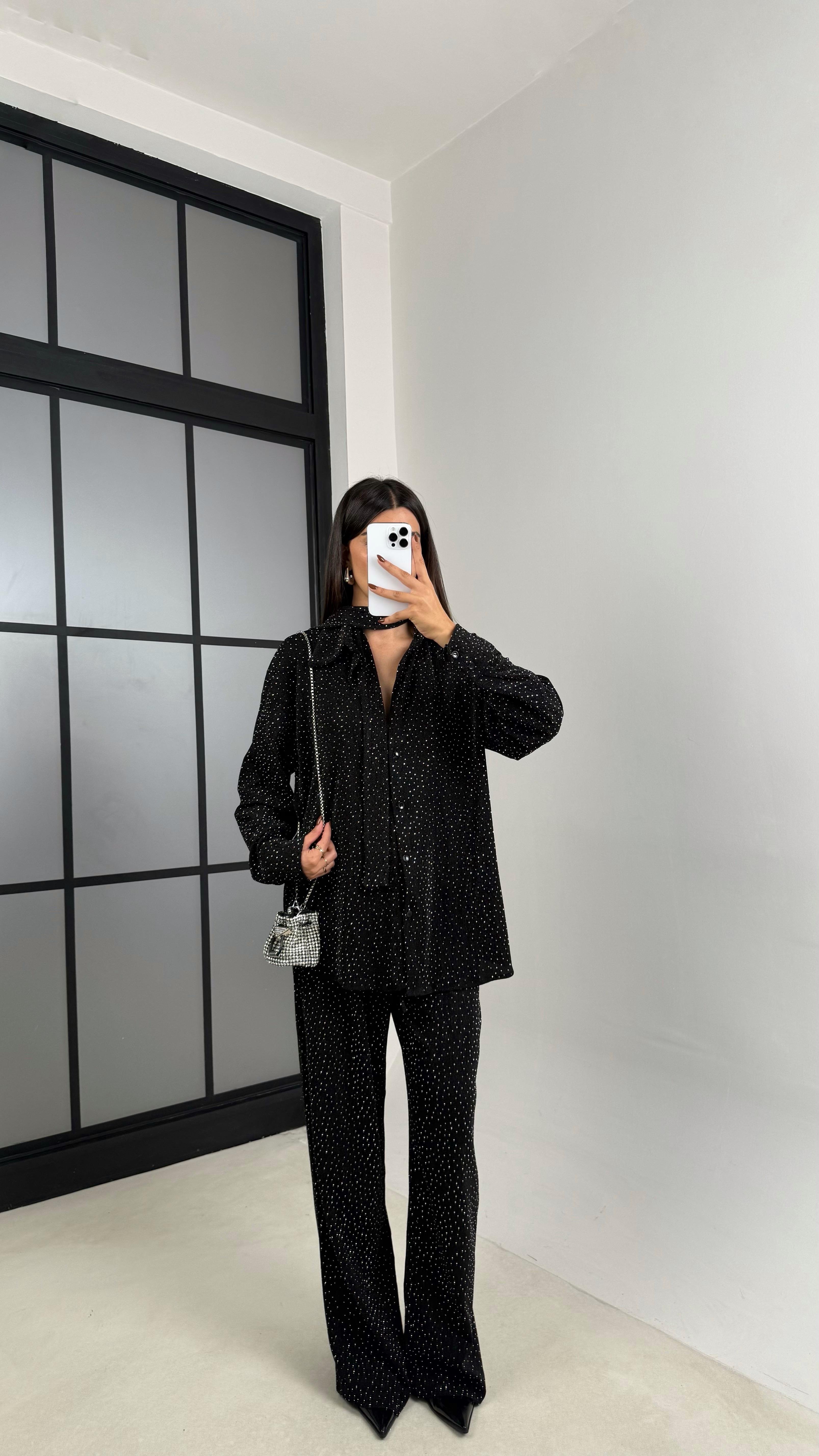 Siyah Taş Detaylı Kuşaklı Gömlek Beli Lastikli Pantolon Tasarım Takım GAUS-00165GAUSTAKIMGAUS-00165