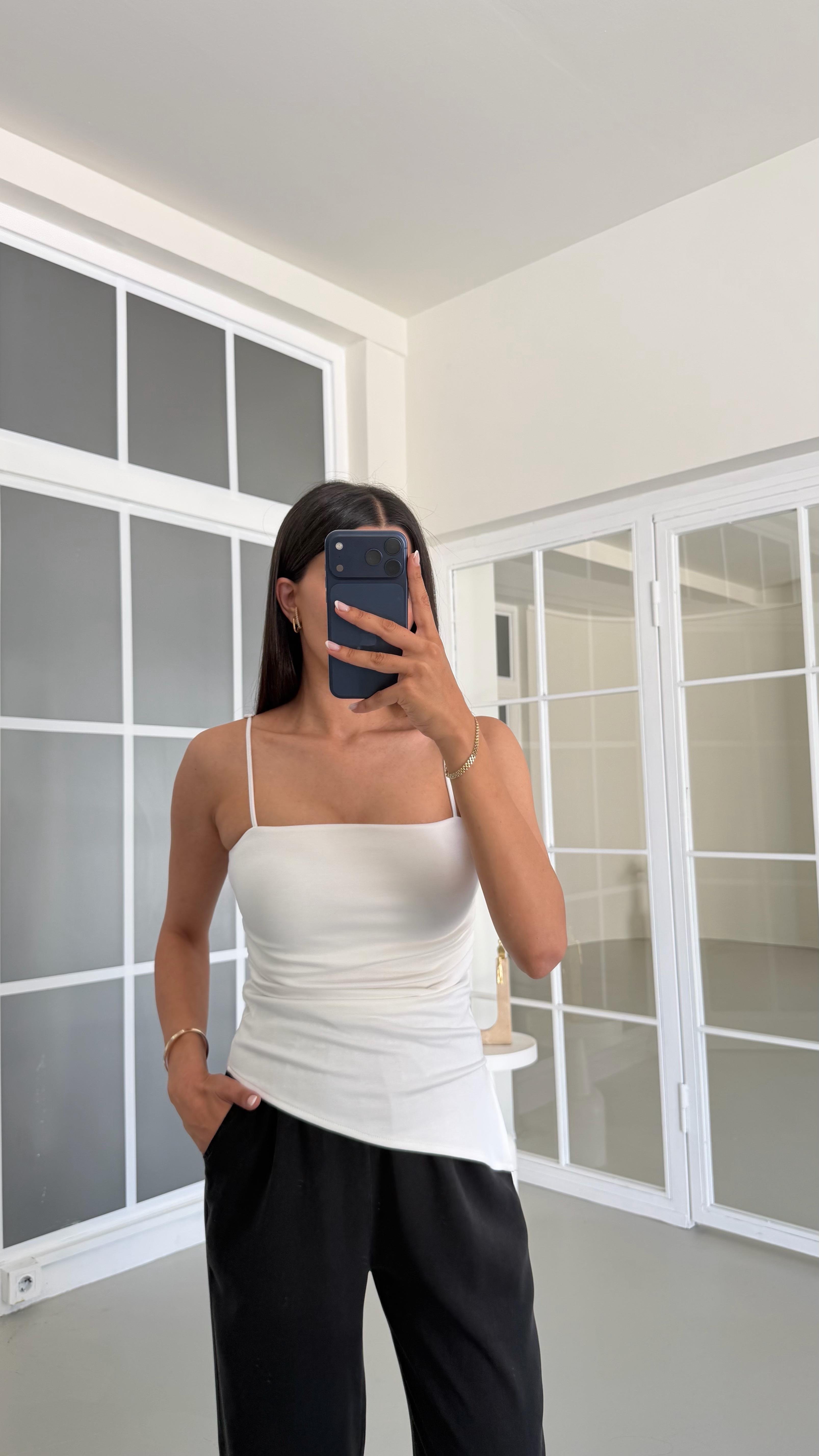 Beyaz Ayarlanabilir Askılı Asimetrik Atlet GAUS-01567GAUSAtletGAUS-01567