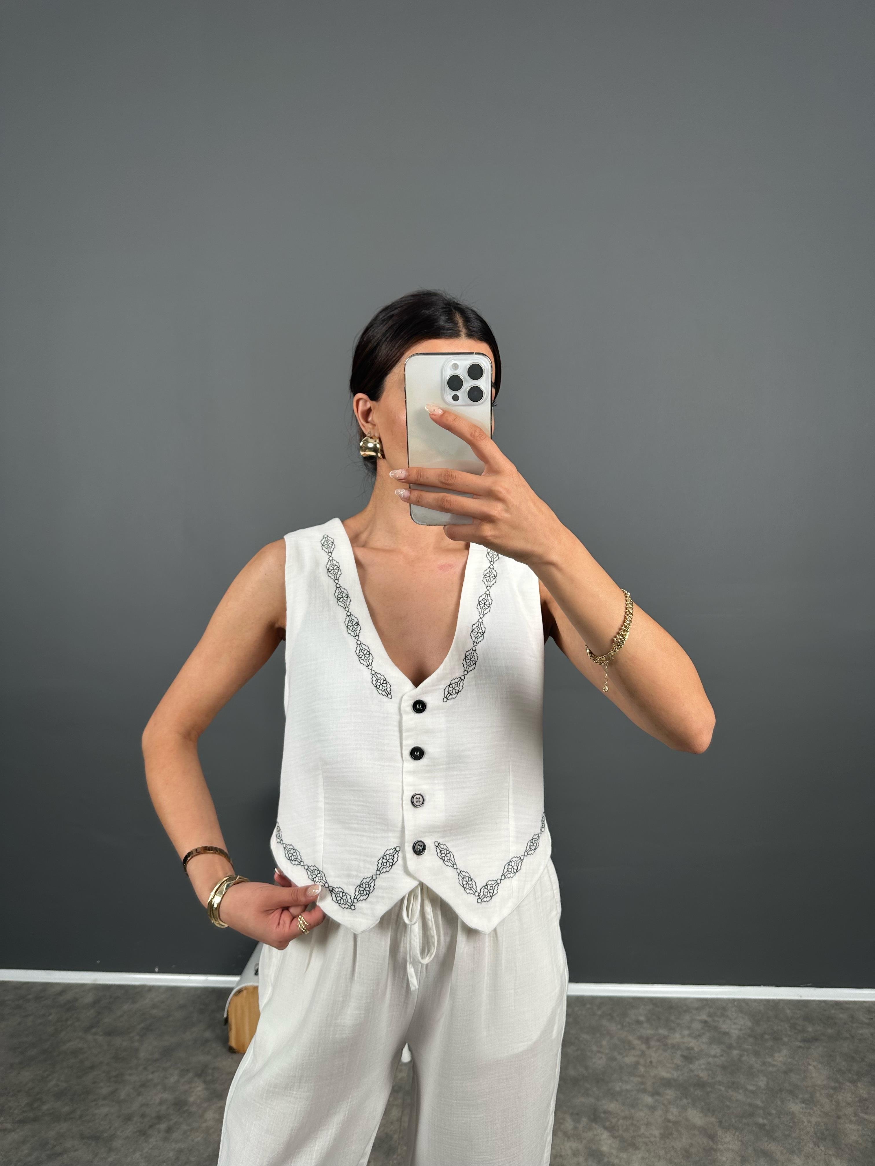 Olist Beyaz Nakışlı Astarlı Yelek 