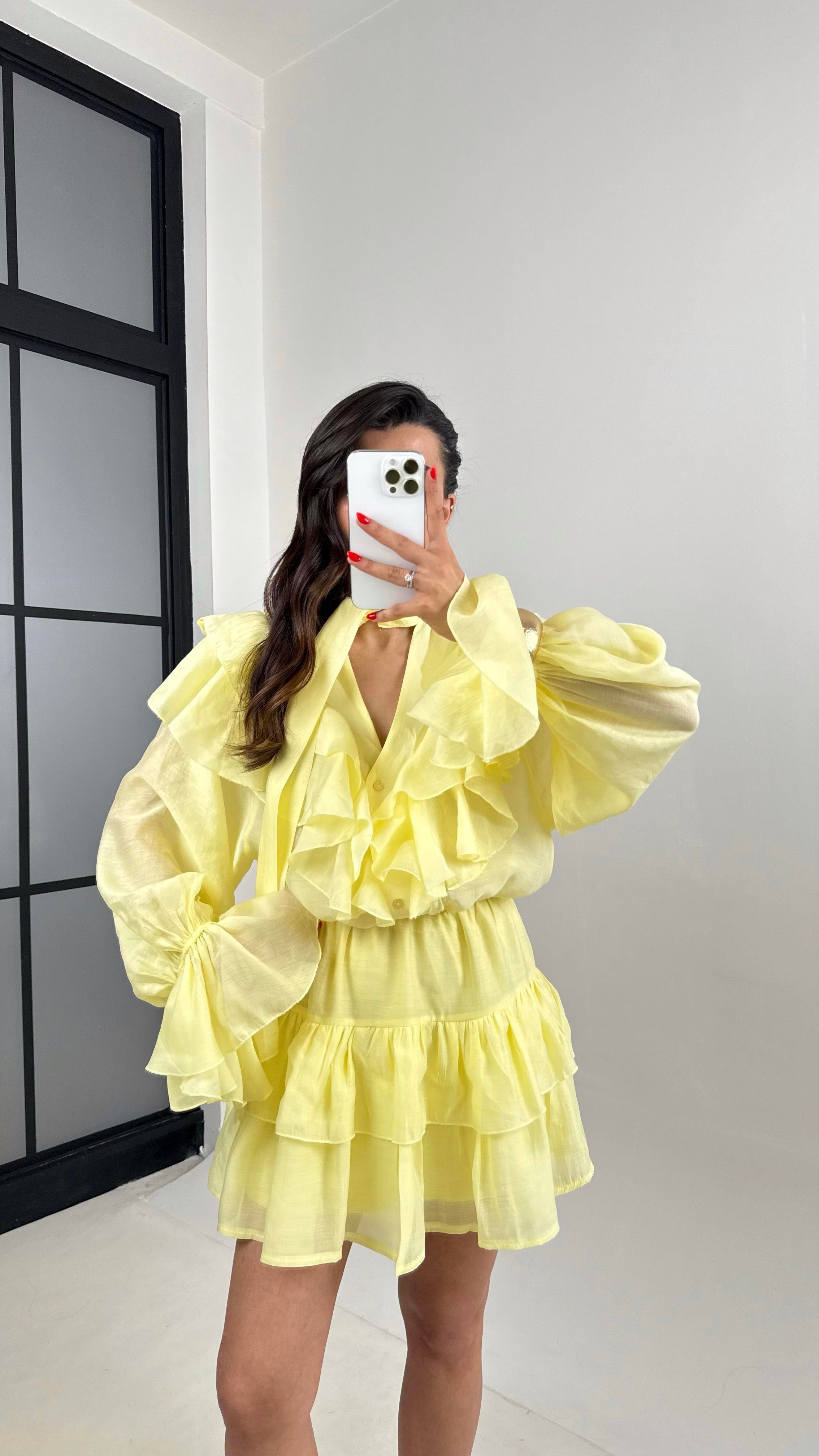 Mimoza Sarı V Yaka Boyundan Bağlamalı Fırfırlı Vual Kumaş Elbise Gaus00419GausELBİSEGU1002065