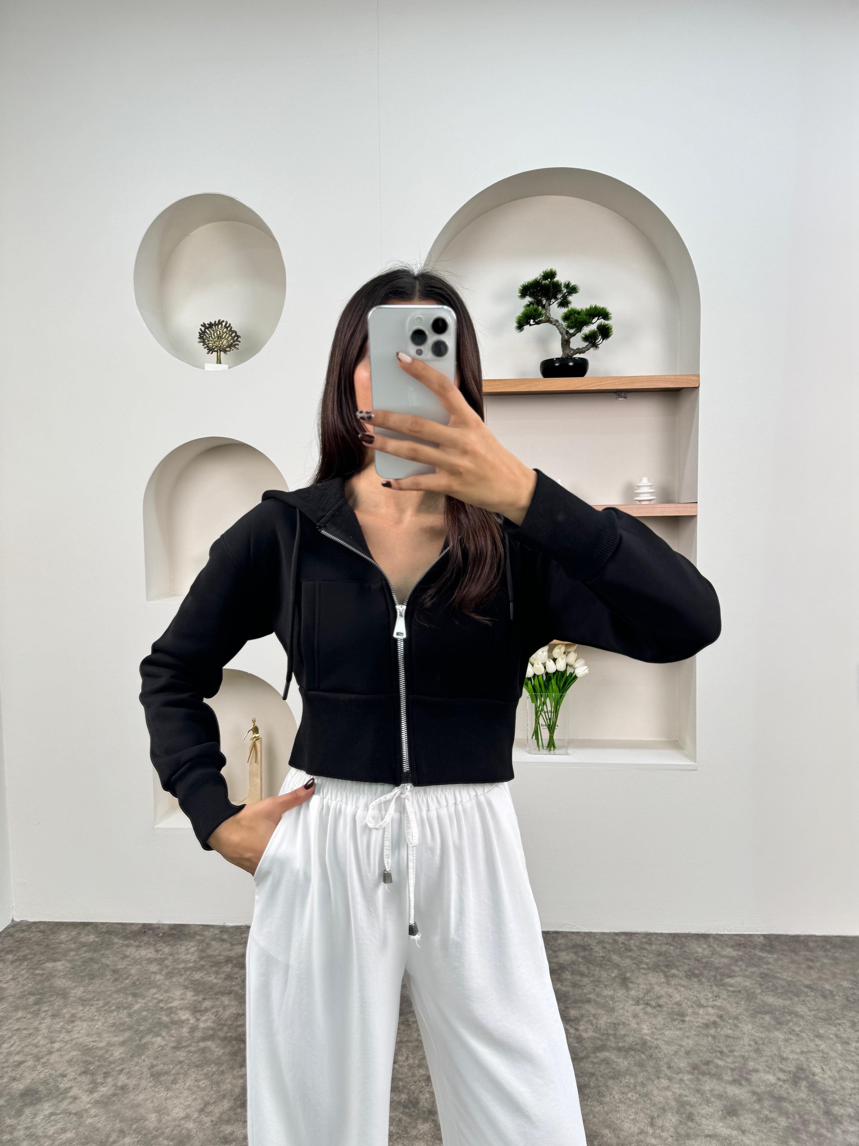 Nerma Siyah Kapüşonlu Fermuarlı Kısa Sweatshirt