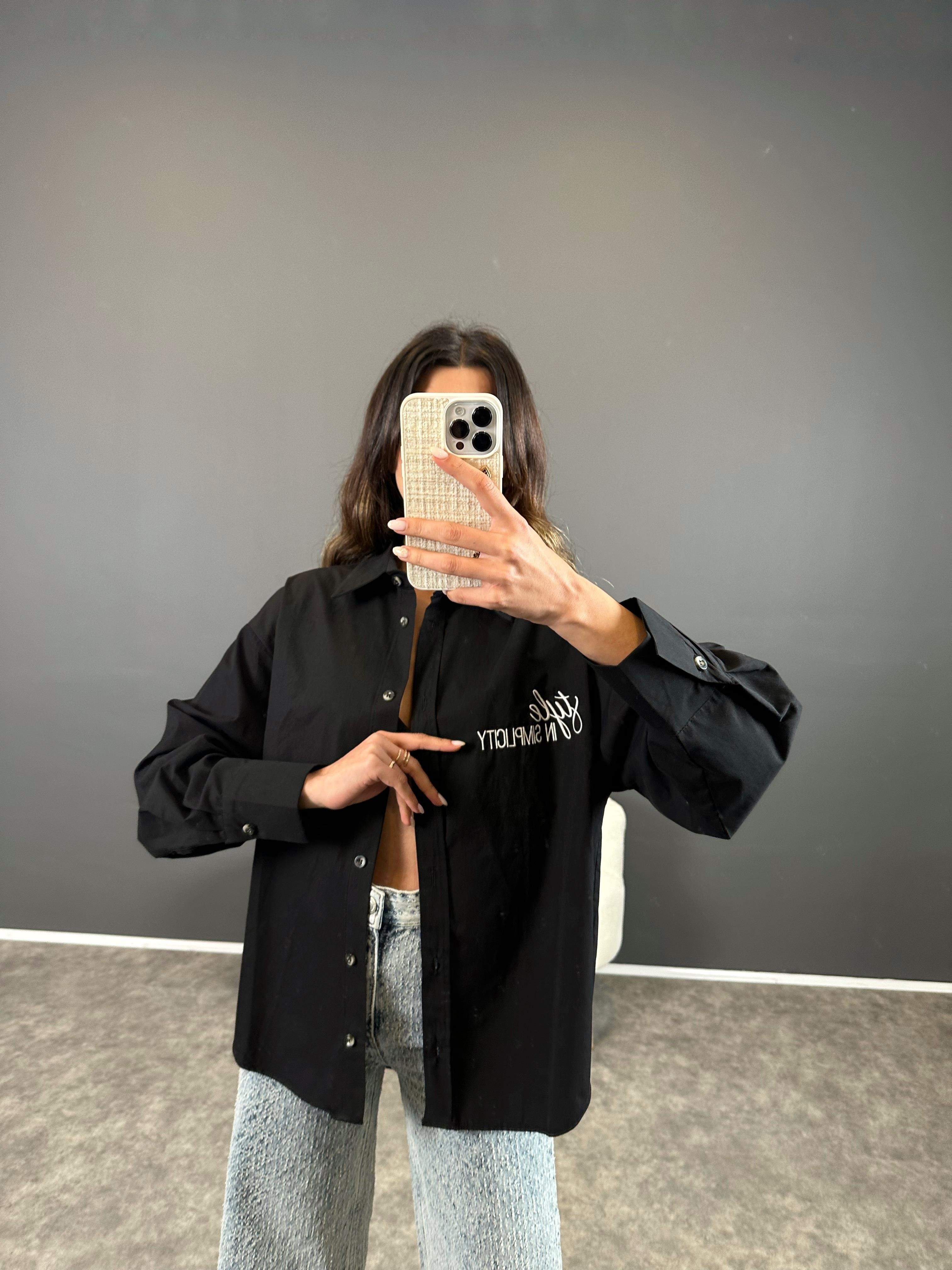 Siyah Ön ve Arka Yazı Baskılı Gömlek