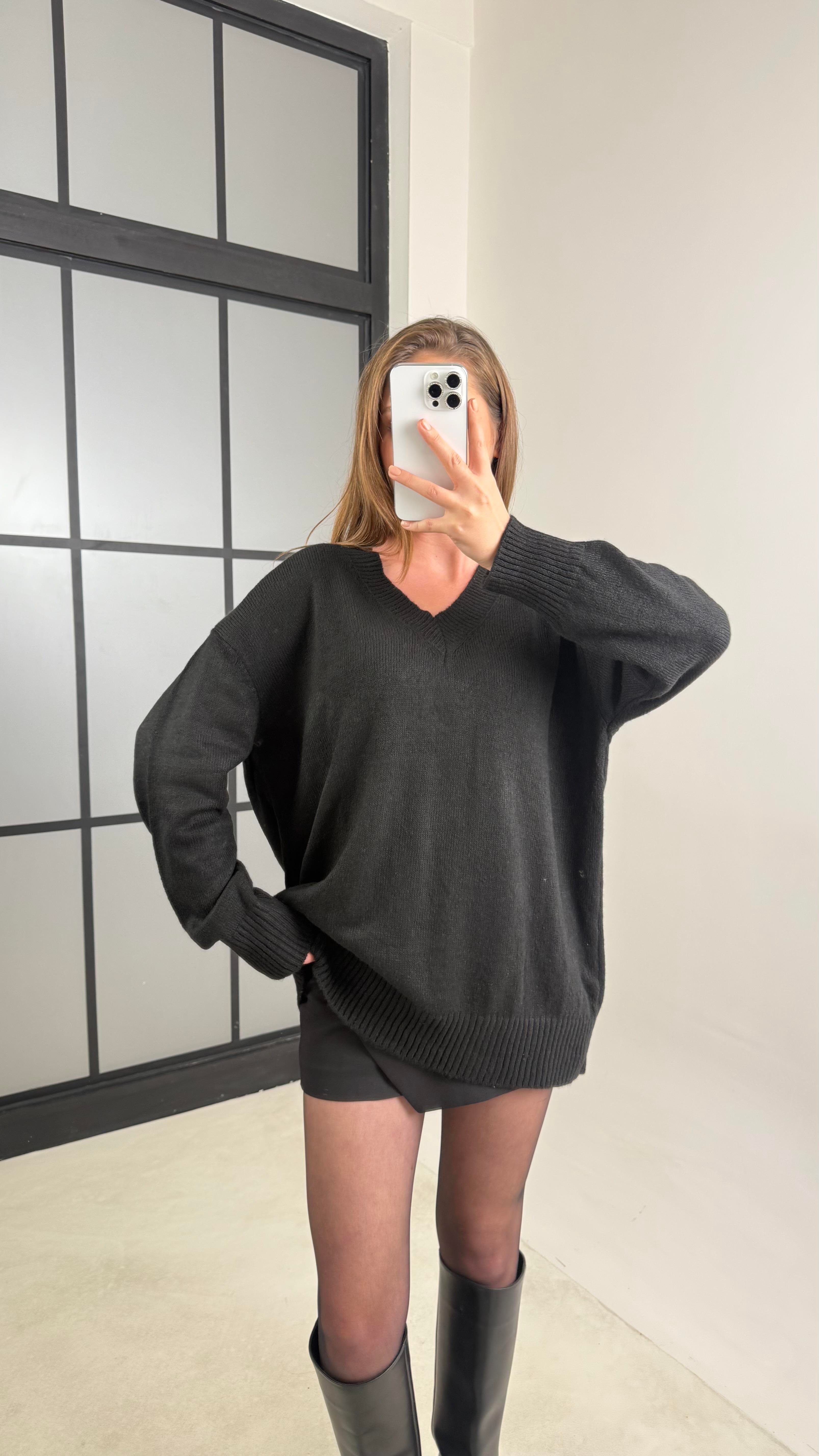 Siyah V Yaka Triko Kazak GAUS-00196GAUSKAZAKGAUS-00196