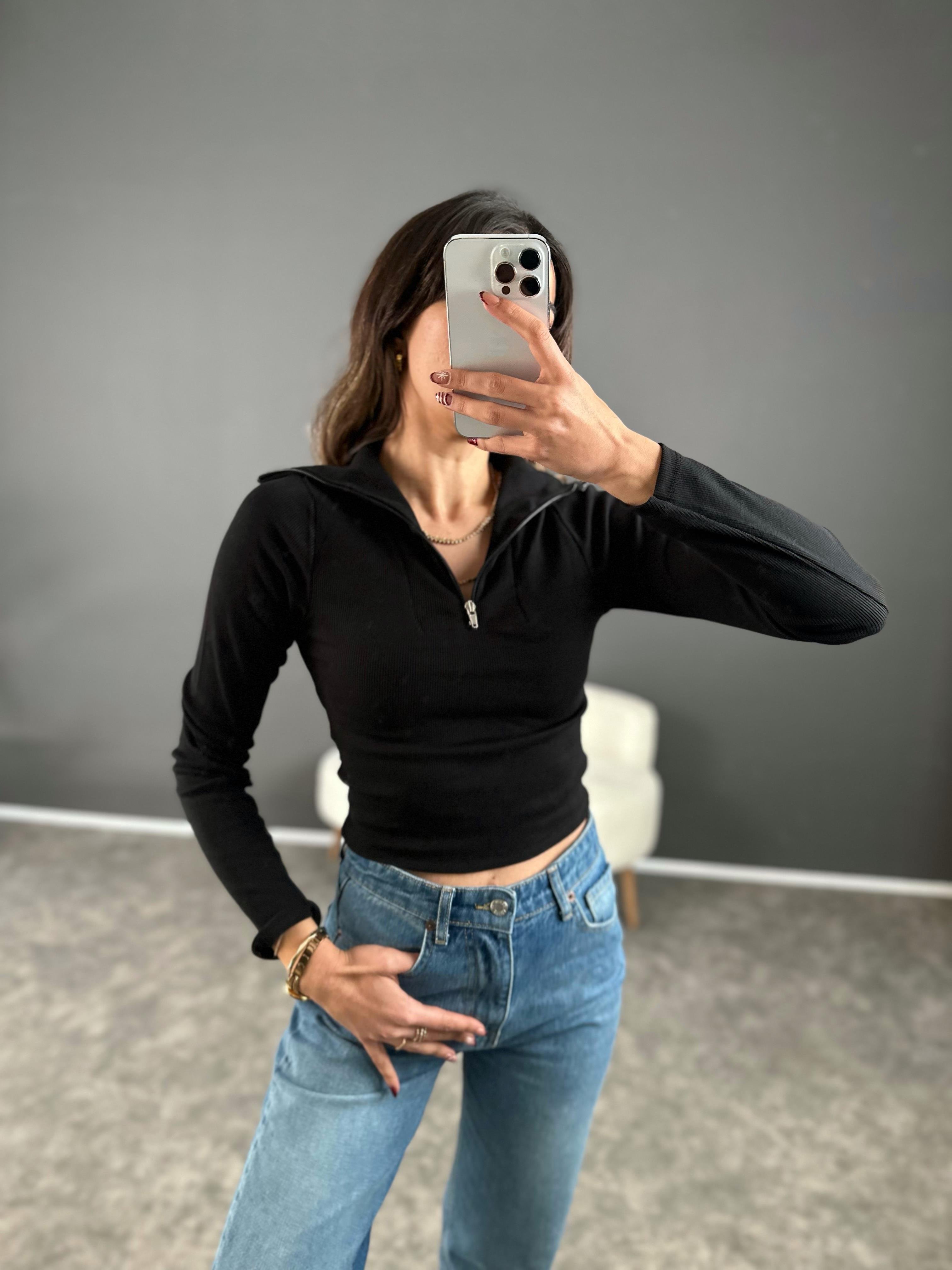 Siyah Fermuarlı Triko Crop