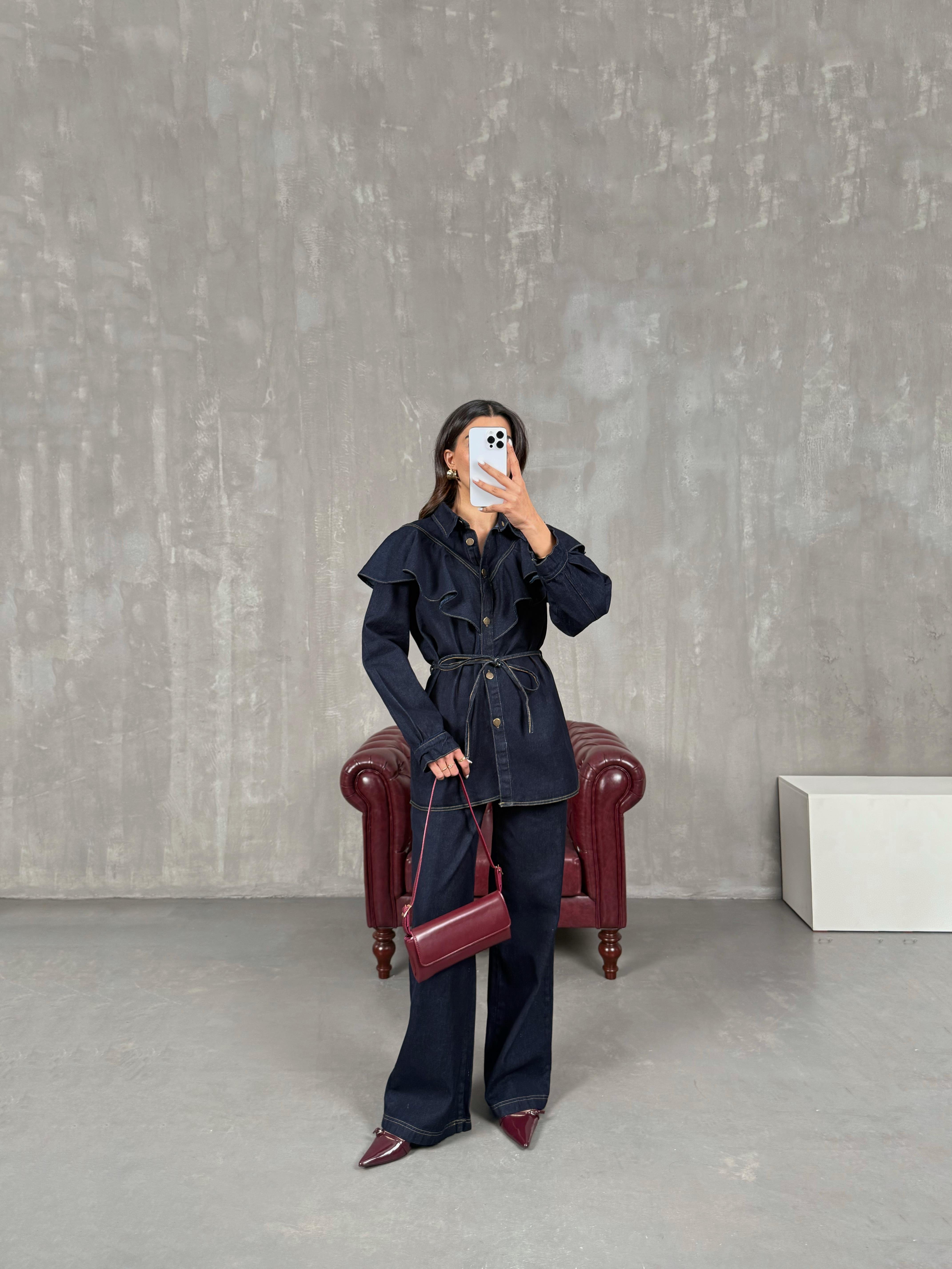 تاسيرا طقم دينيم كحلي بنطال قميص بزنّار وتفصيل ياقة مكشكشة