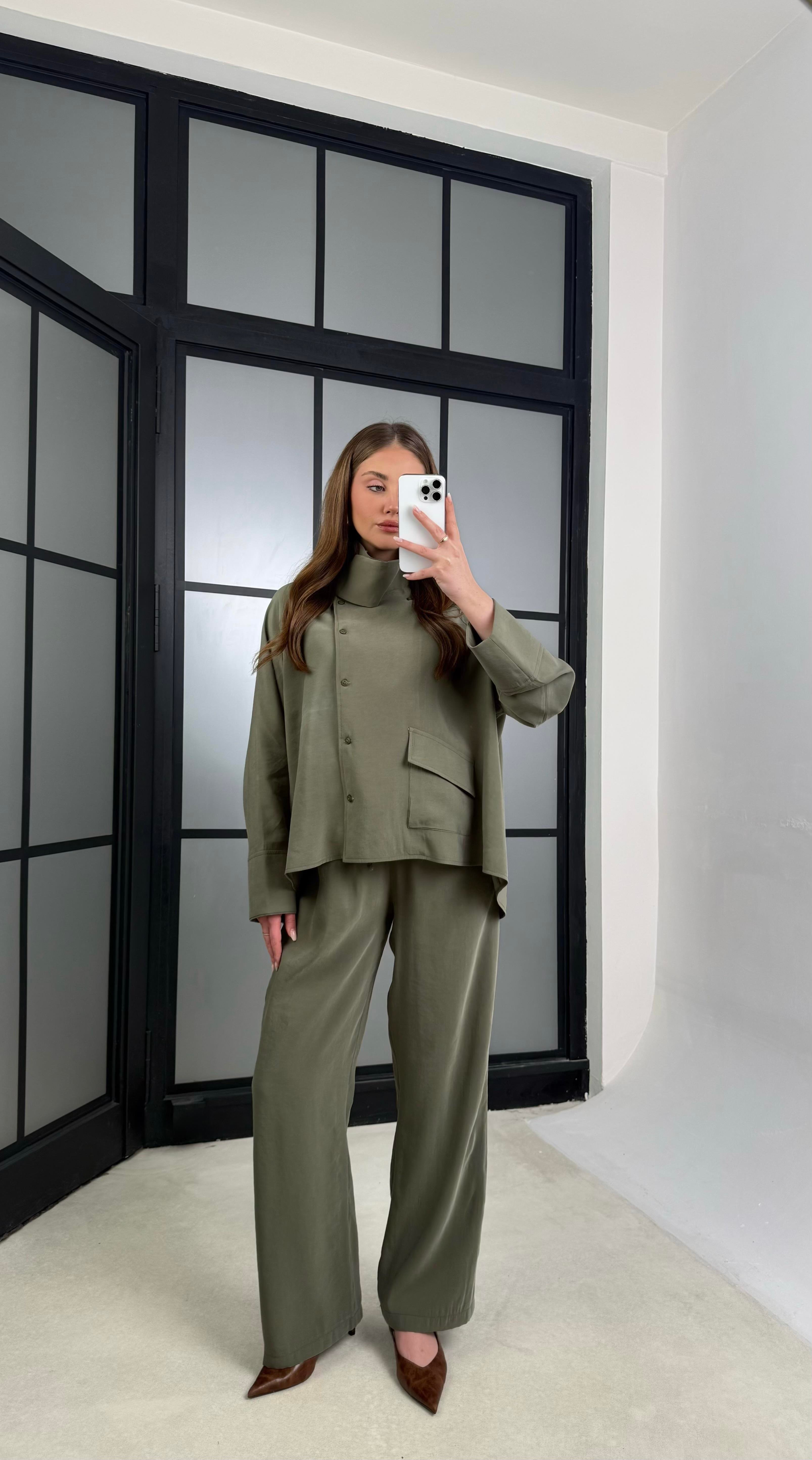 Yeşil Gömlek Beli Lastikli Pantolon Cep Detaylı Muadil Tencel Takım GAUS-01225GAUSTAKIMGAUS-01225