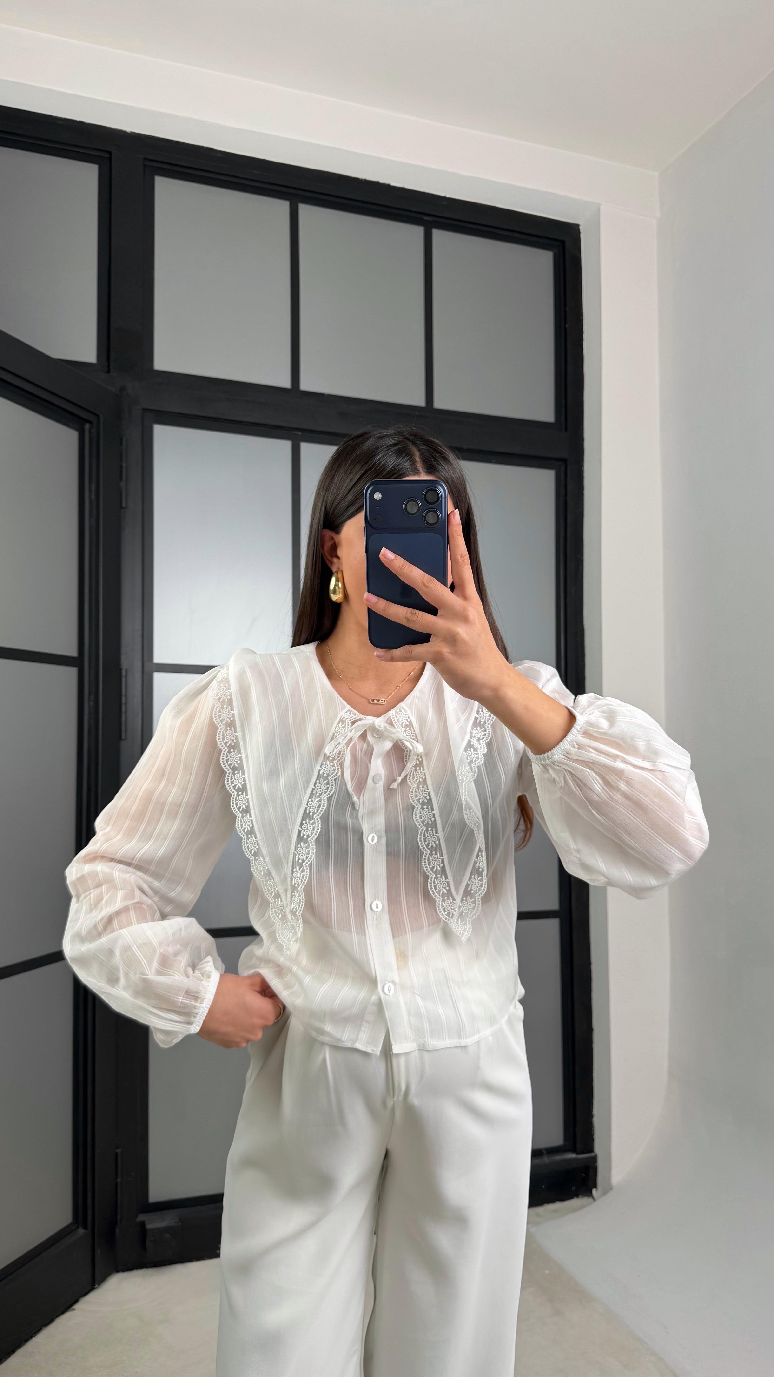 Beyaz Bebe Yaka Önü Bağlamalı Transparan Gömlek GAUS-01241GAUS القمصان GAUS-01241