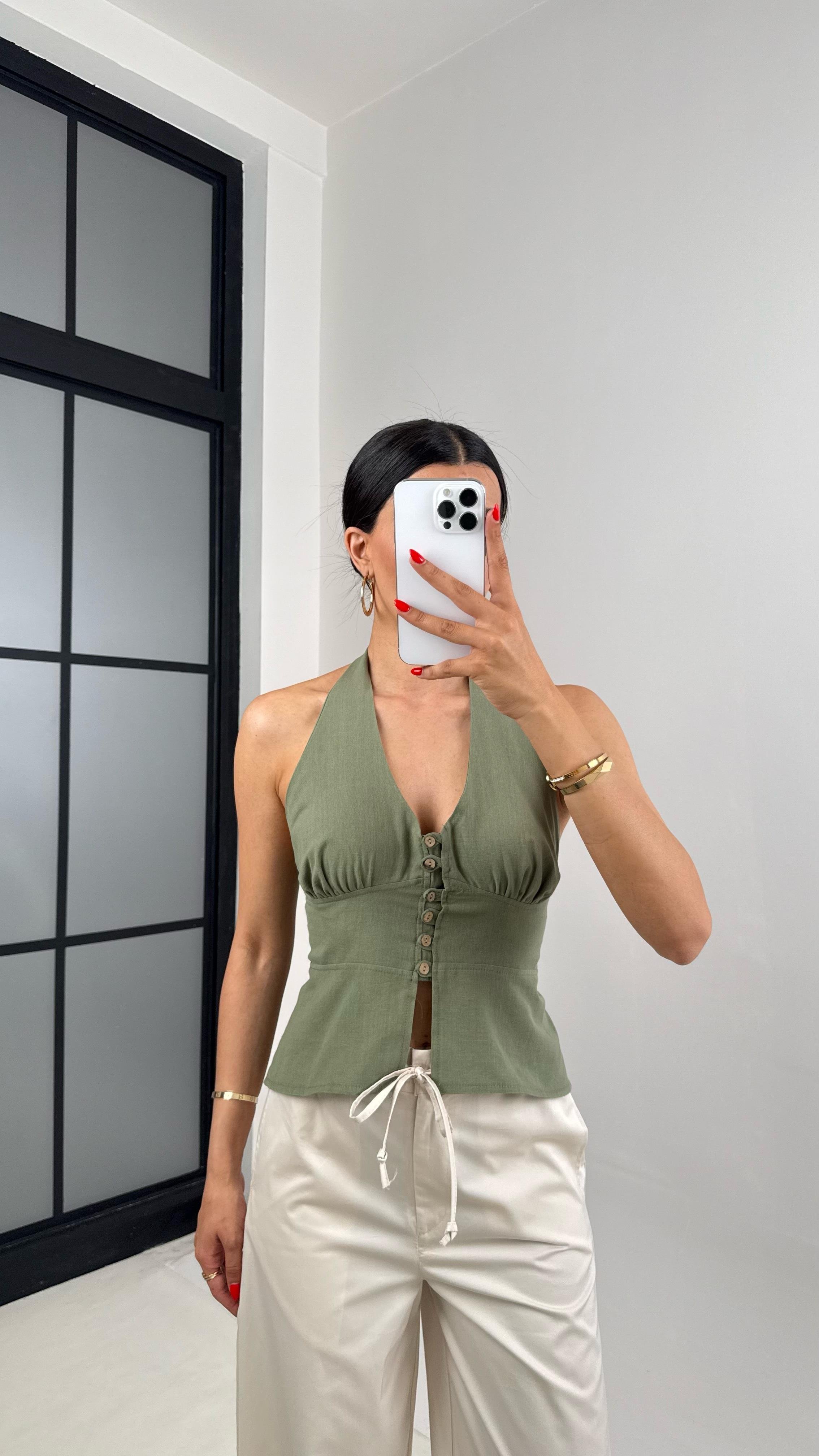 Yeşil Boyundan Bağlamalı Düğmeli Keten Bluz Gaus00507GausBLUZGU1002191