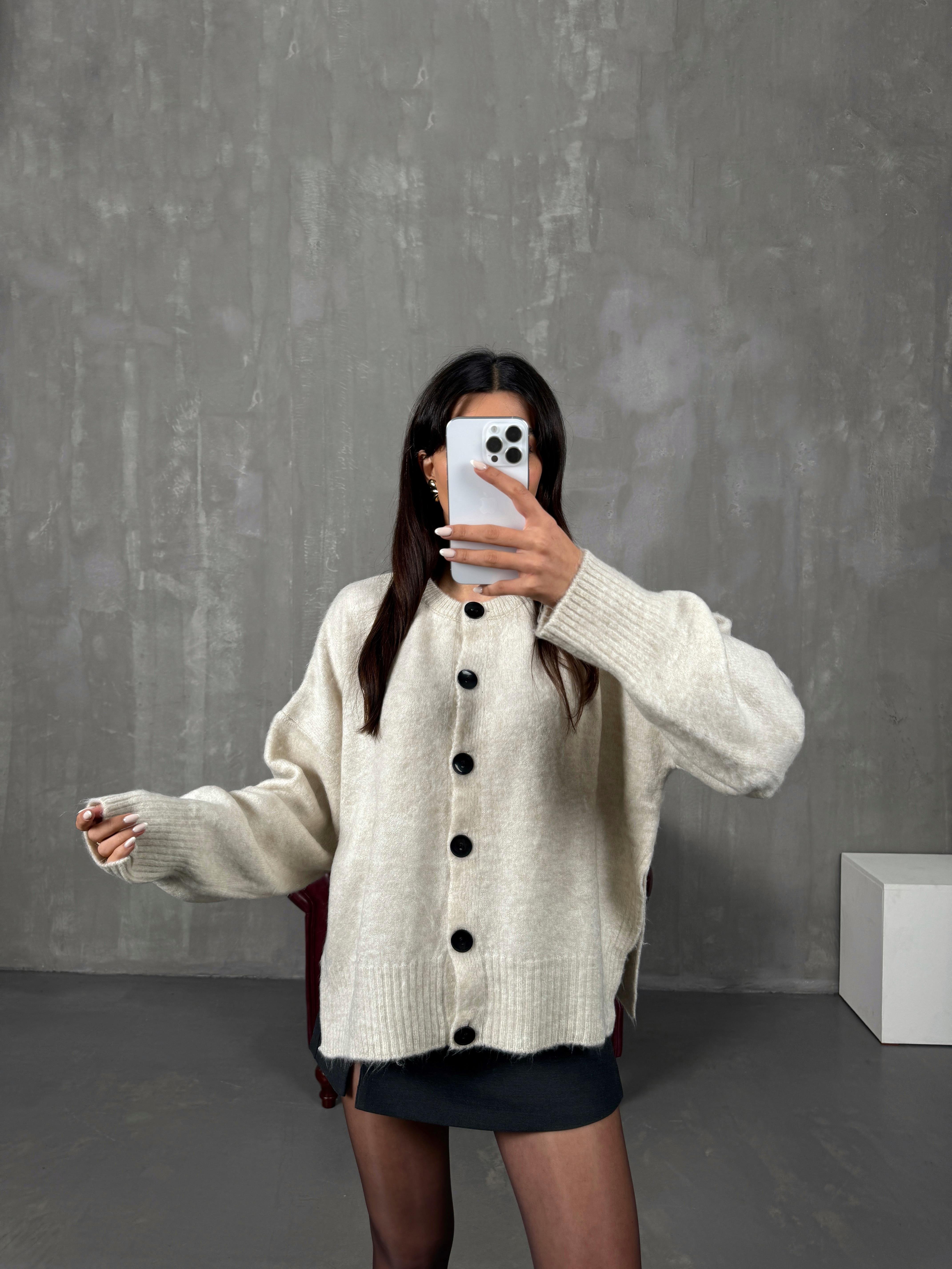 Belovi Ekru ZR Model Yandan Yırtmaç Detaylı Düğmeli Hırka