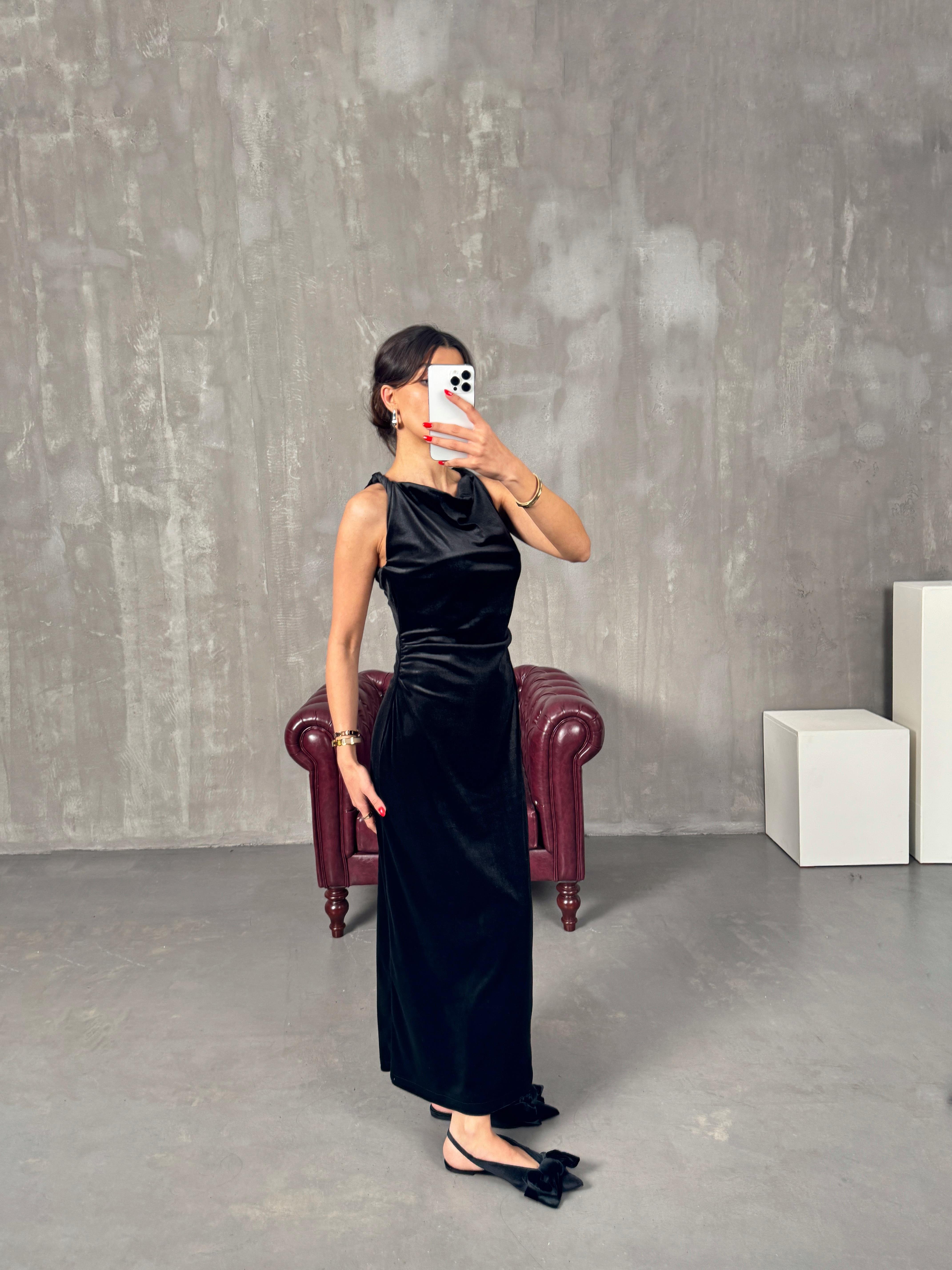 Tilova Siyah Kadife Büzgülü ElbiseGausELBİSEGU00904245