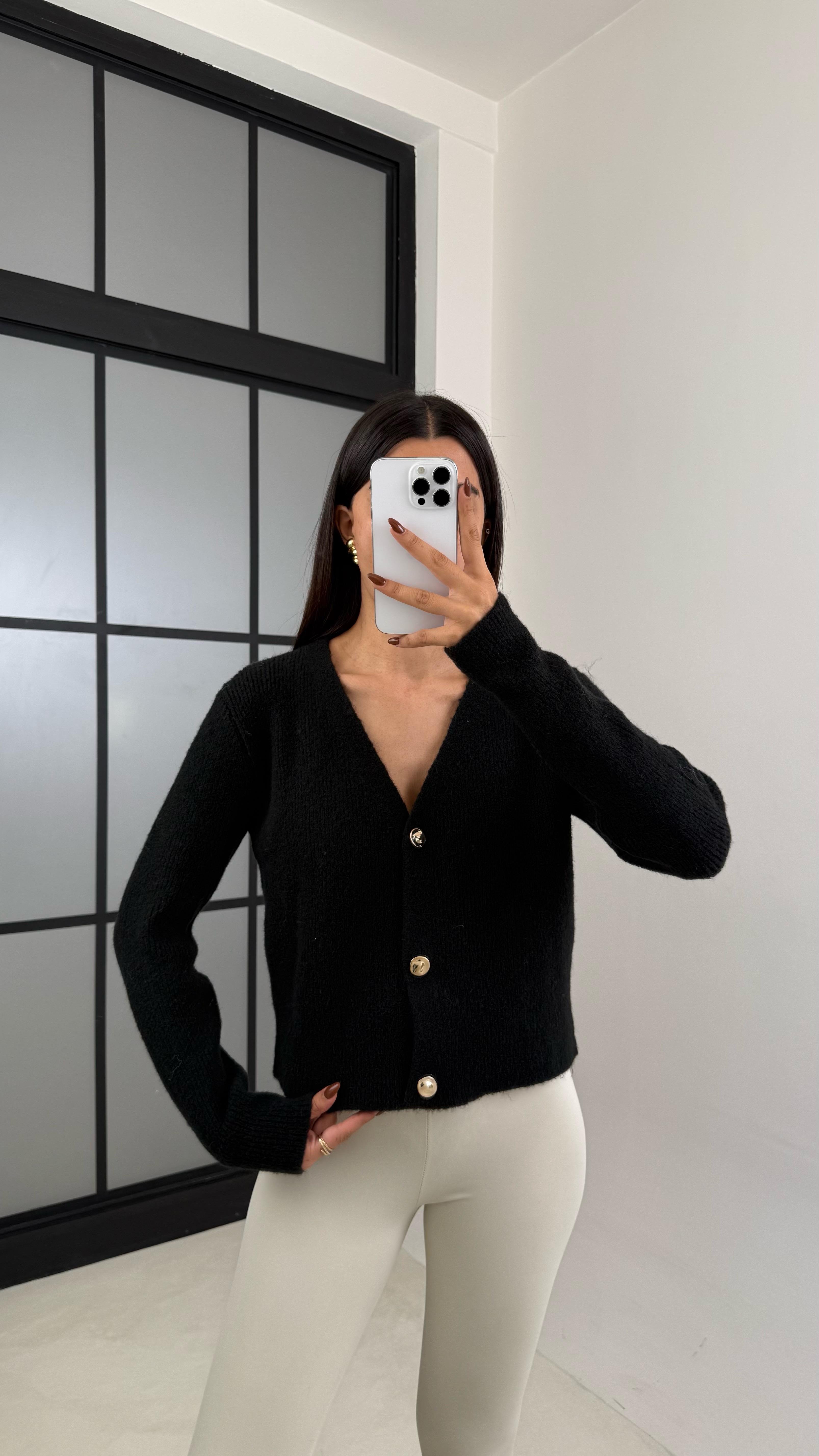 Siyah Düğmeli Triko Hırka GAUS-00224GAUSHIRKAGAUS-00224